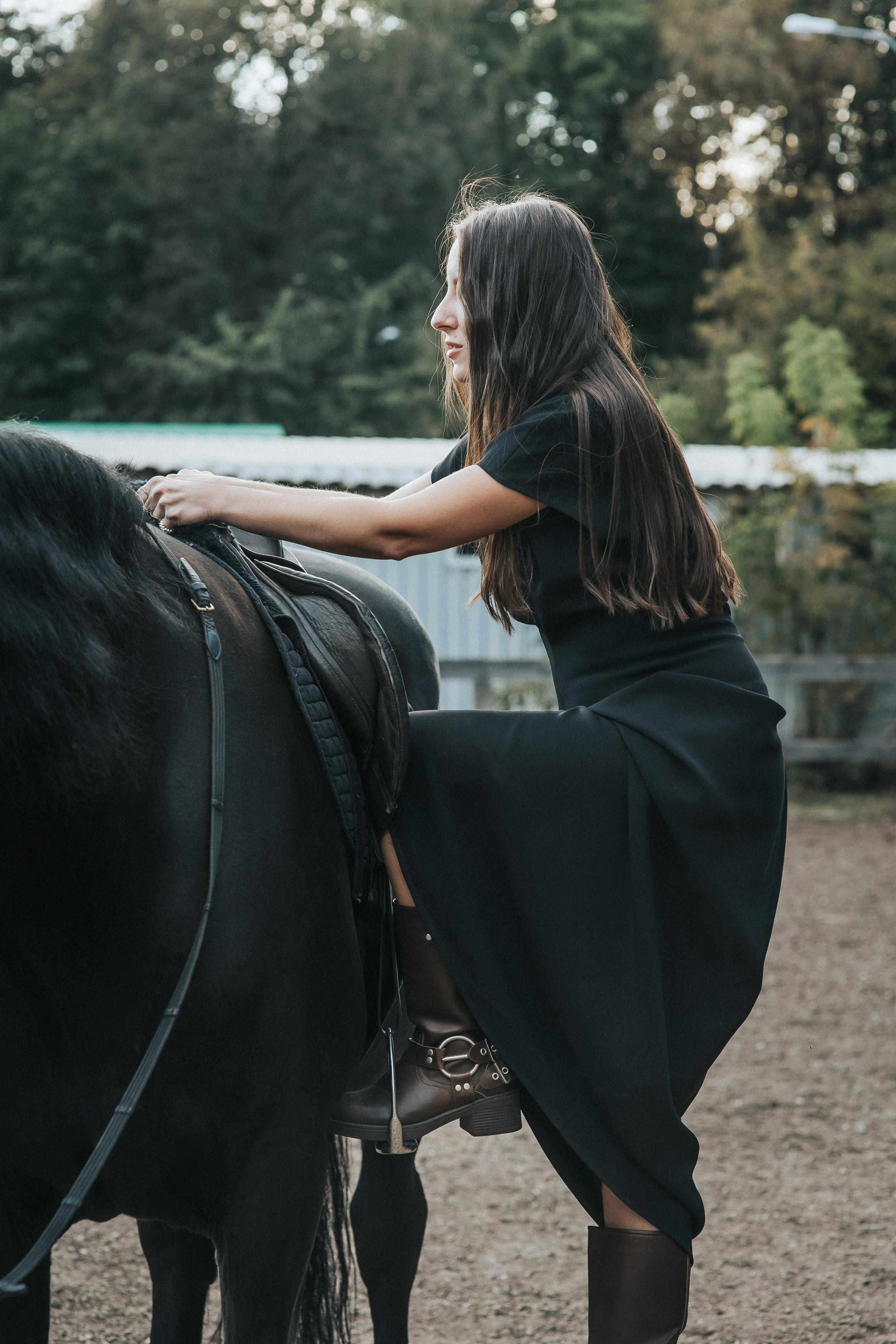 Большая семья и черный конь Султан. Семейный фотограф в Москве Наталья Чуб, заказать Фотокнигу