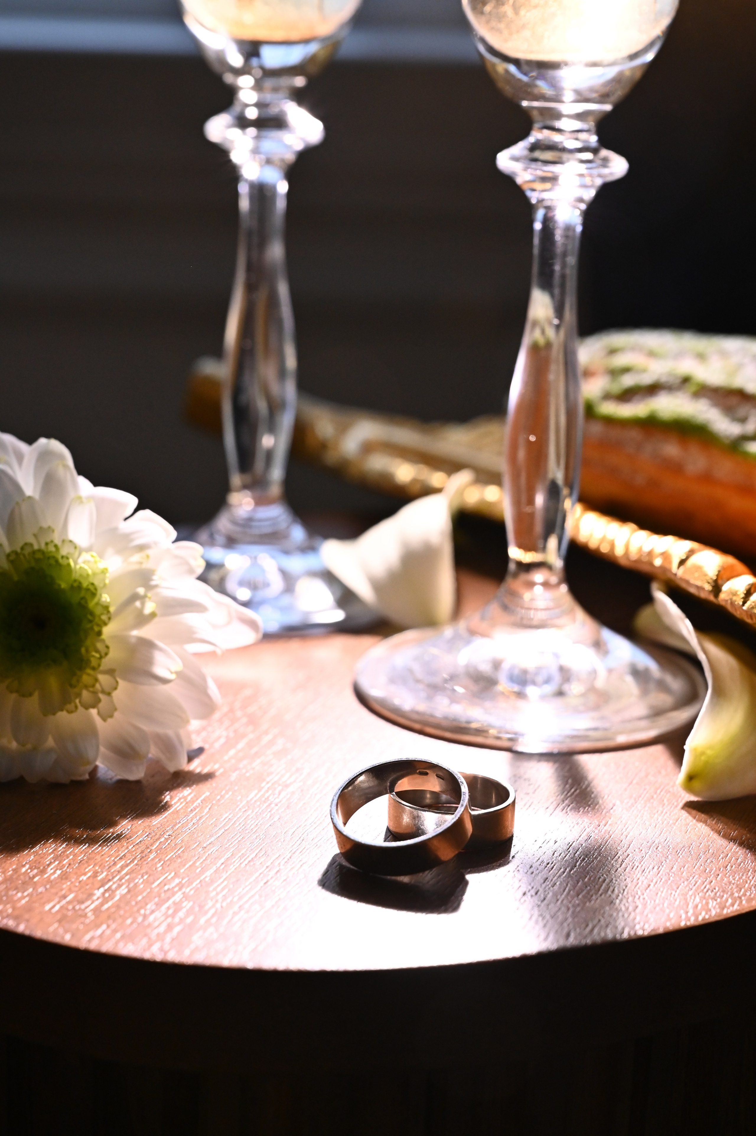 Бокалы с шампанским и кольца - студийная съемка в Краснодаре