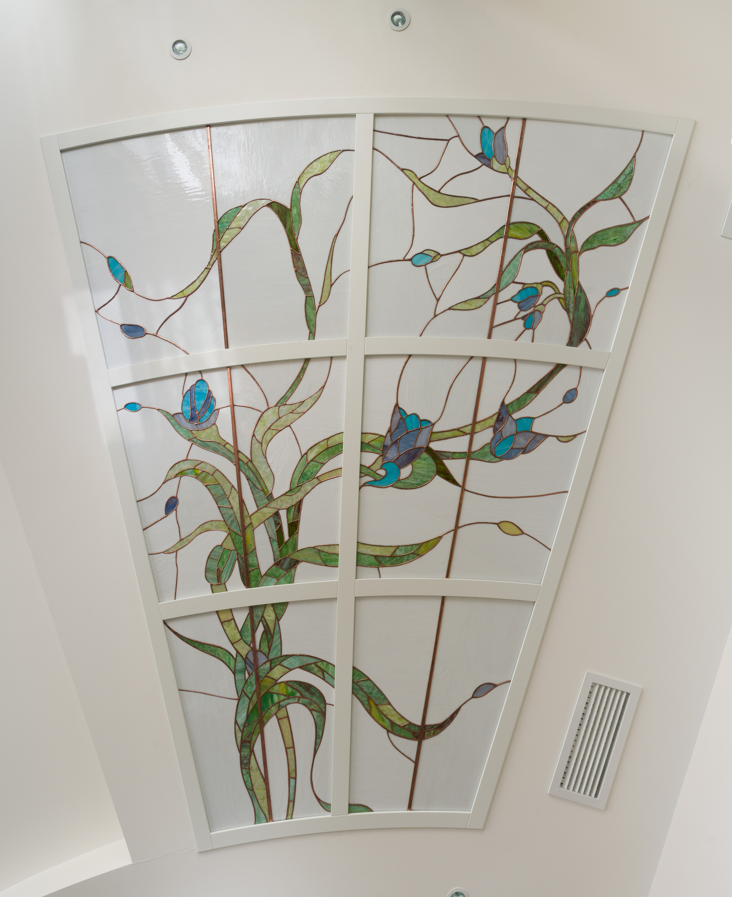 Витражные потолочные плафоны частного дома. Витраж и мозаика на заказ в Санкт-Петербурге