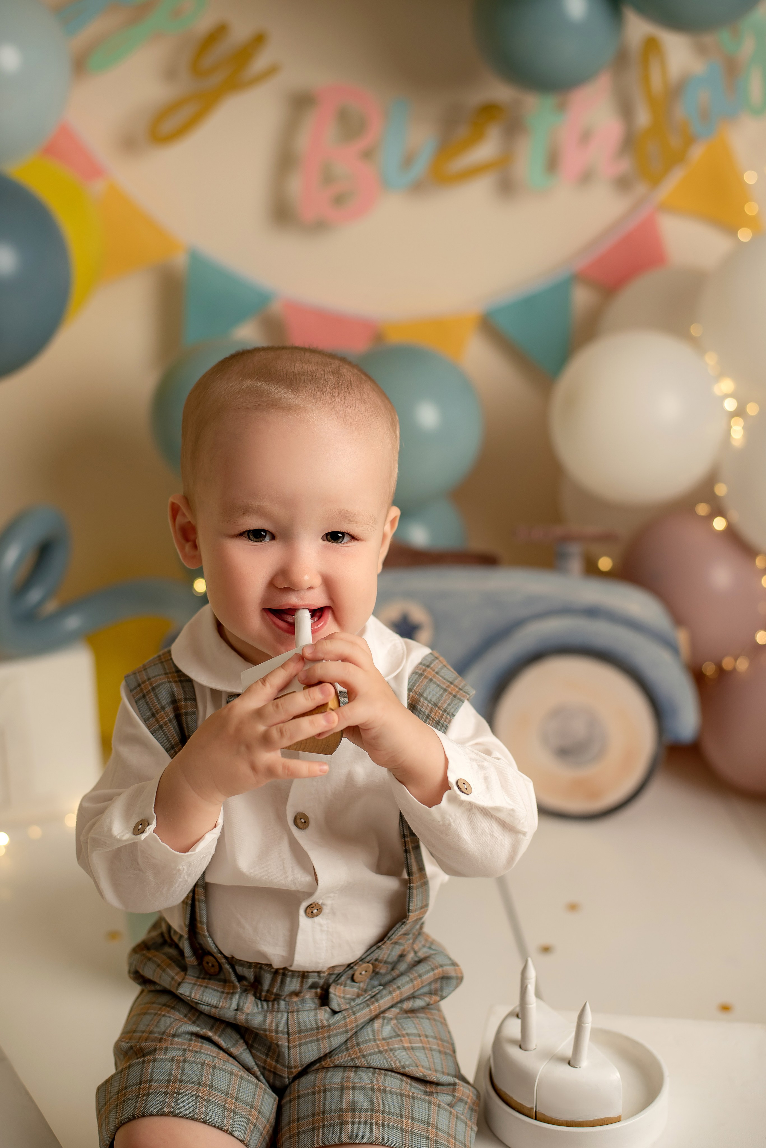 Коленька- яркая фотозона. Семейный и детский фотограф Наталья Горда