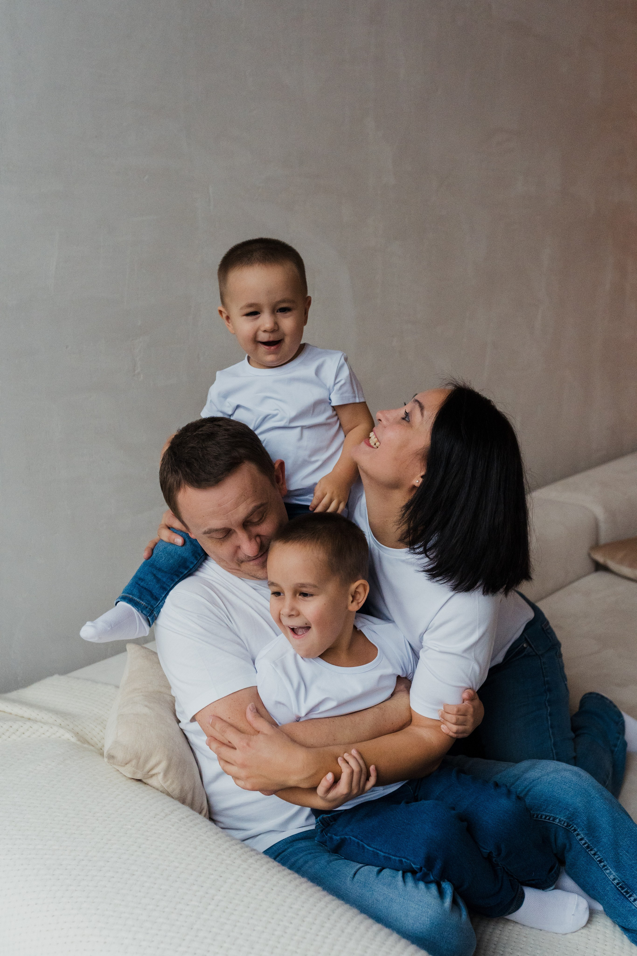 Семейная фотосессия в студии в Москве, семейный фотограф Анна Полушина. Свадебный фотограф в Москве Анна Полушина