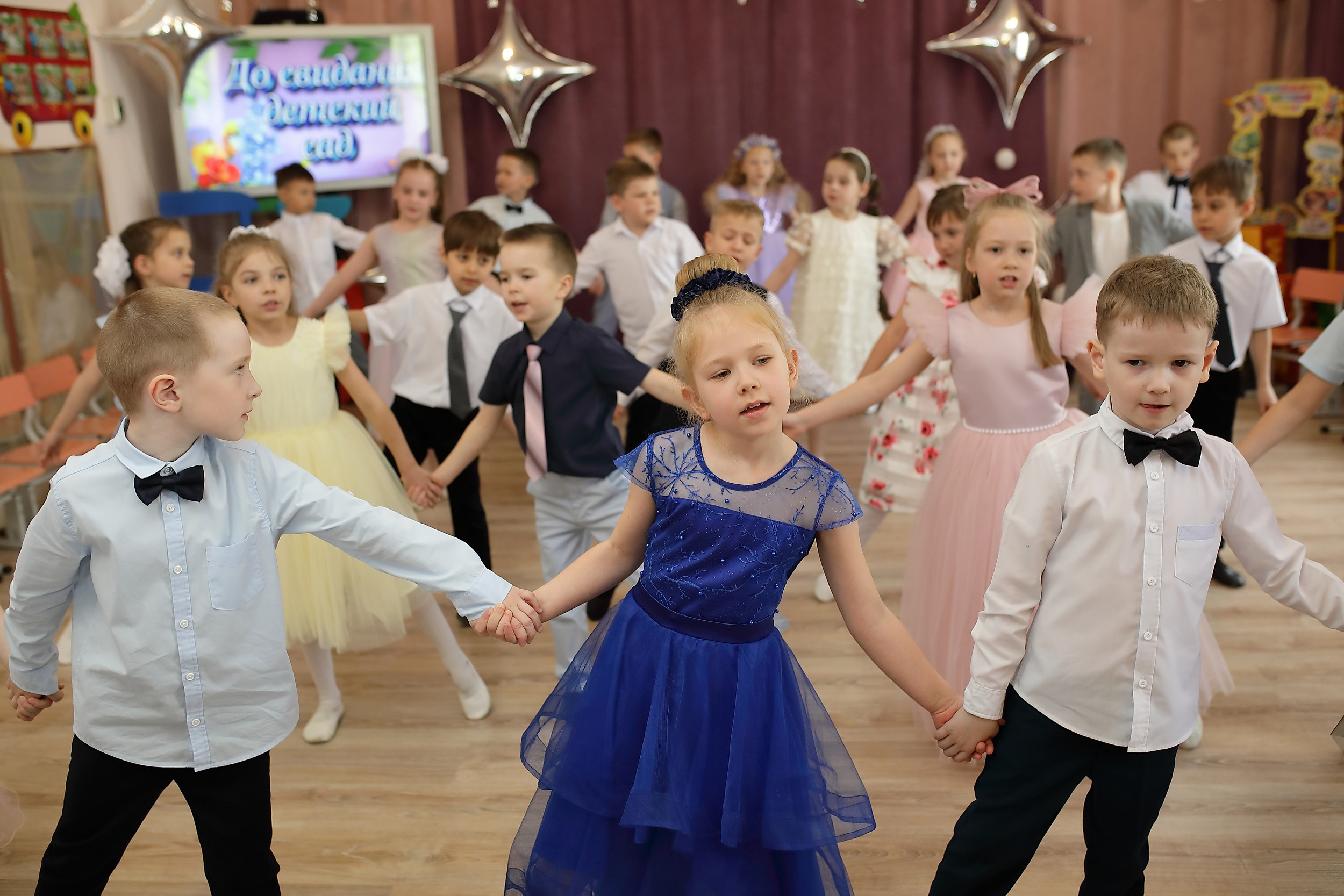 Фотосессия выпускного в детском саду. Свадебный и семейный фотограф и видеограф в Екатеринбурге Полянские Тимур и Анастасия
