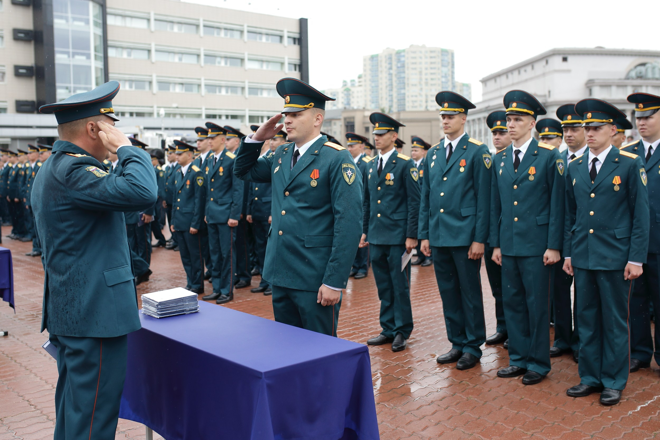 Выпуск Уральского института ГПС МЧС России вручение дипломов