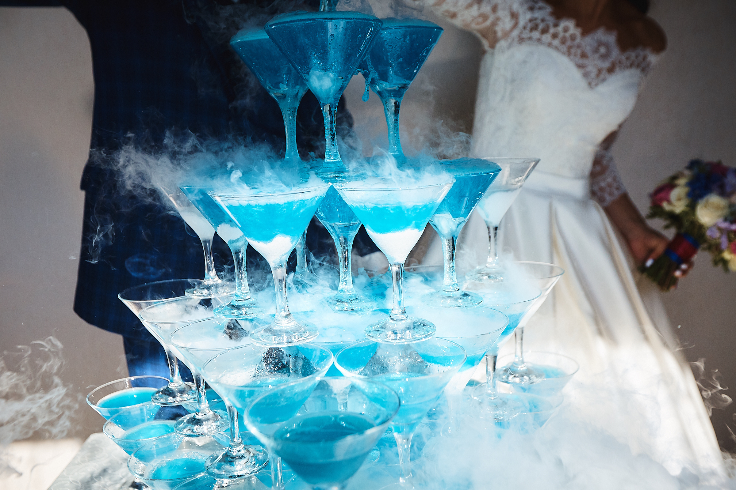 Пирамида из шампанского. Кейтеринг Royal Catering | По Москве и Московской области организуем ресторанное обслуживание