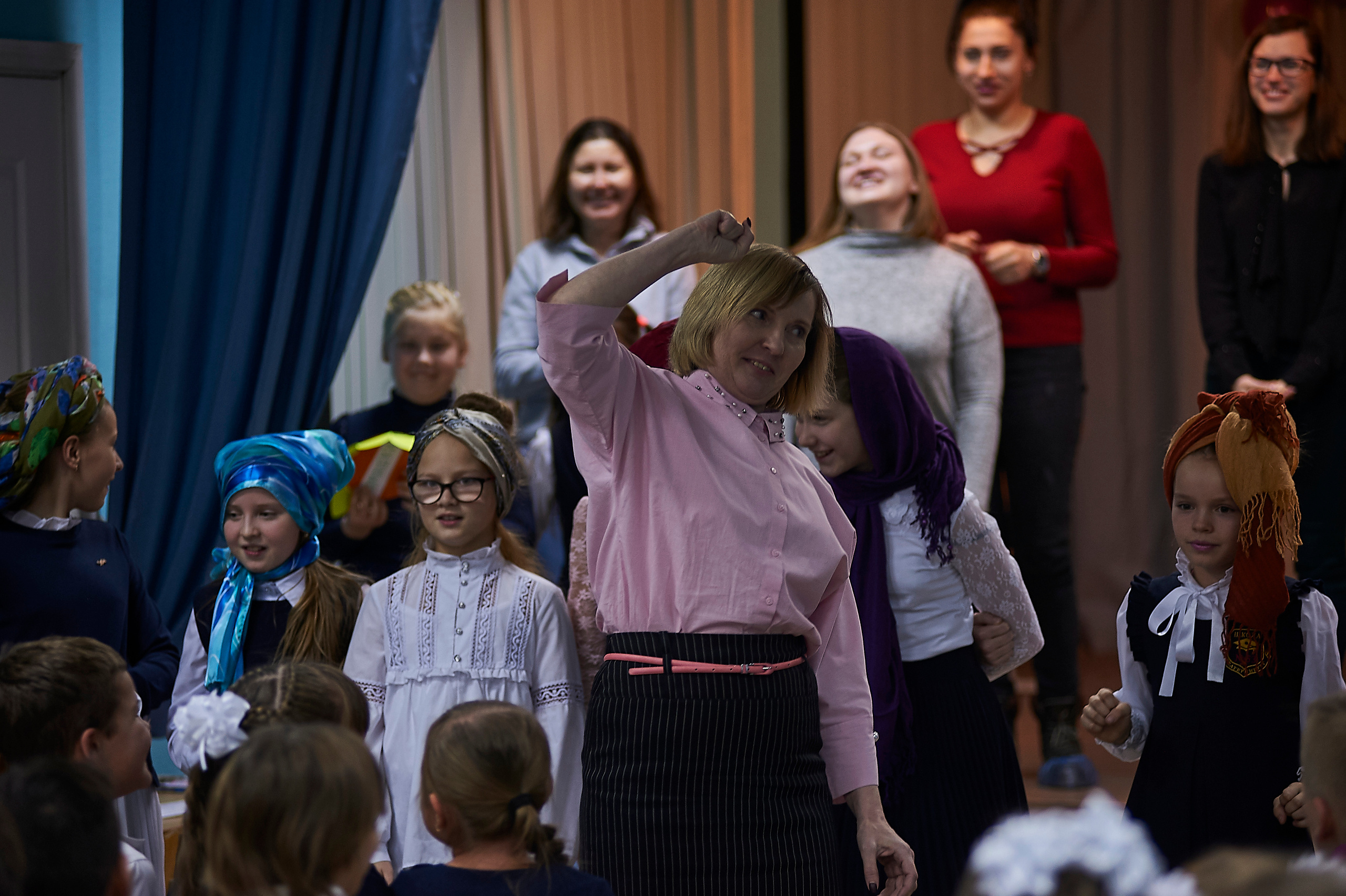 День матери в школе 53 4 Г класс 2019 год. Фото и жизнь