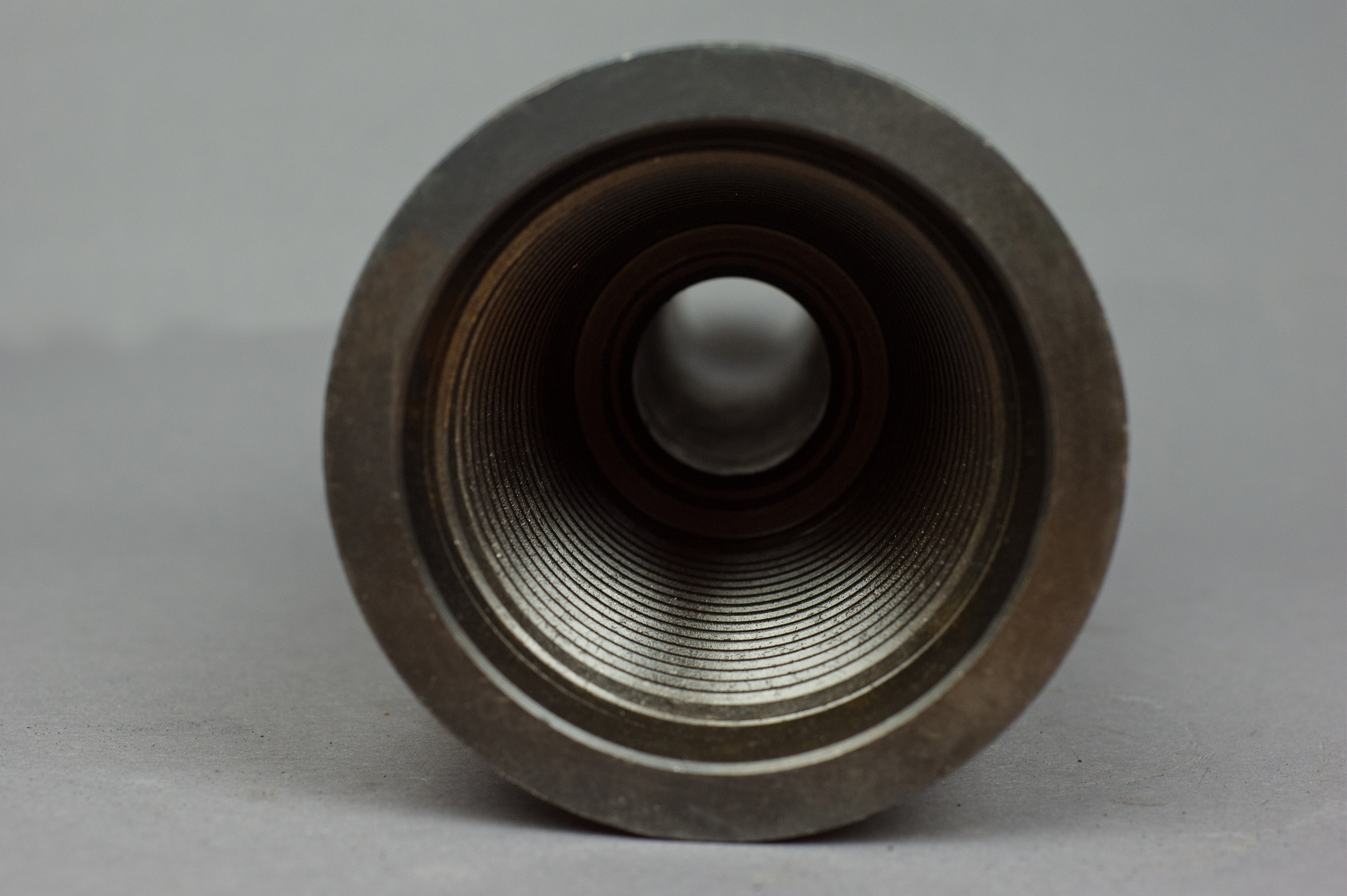 Буровое оборудованеие коронки и переходники, фон от серого до прозрачного. Фото и жизнь