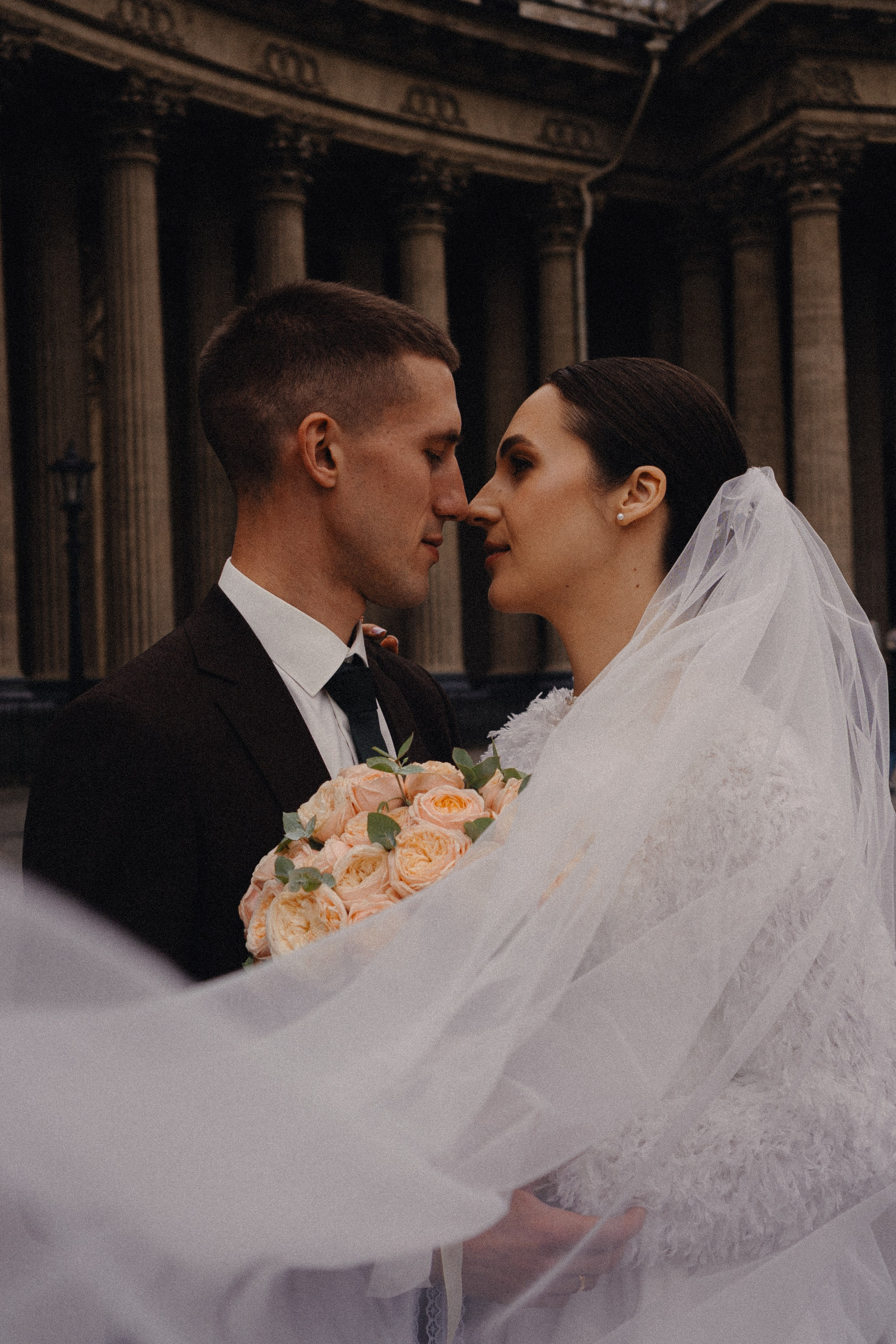 СВАДЕБНАЯ ПРОГУЛКА В САНТК-ПЕТЕРБУРГЕ (ИСАКИЕВСКИЙ СОБОР, ЗИМНЯЯ КАНАВКА, ЭРМИТАЖ И БОЛЬШАЯ МОРСКАЯ УЛИЦА). Профессиональный фотограф, Санкт-Петербург — Виктория Богомолова