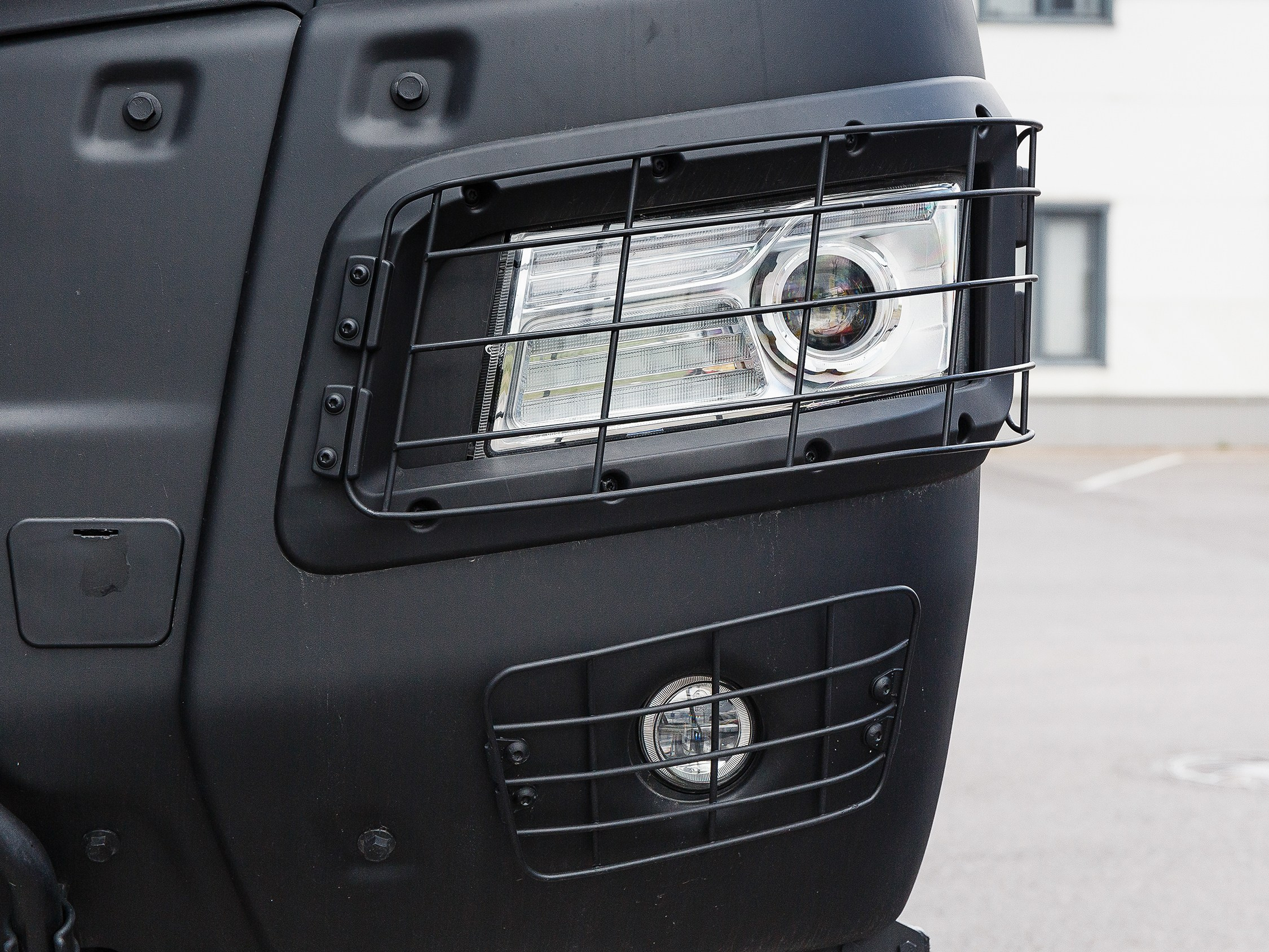 Профессиональная съёмка легковых автомобилей и большегрузов для продажи и контента. Выездная фотосессия спецтехники в Санкт-Петербурге. Репортажный фотограф Сергей Пушкин в СПб. Промышленная фотосъёмка авто. Фотограф для дилеров и производителей. 