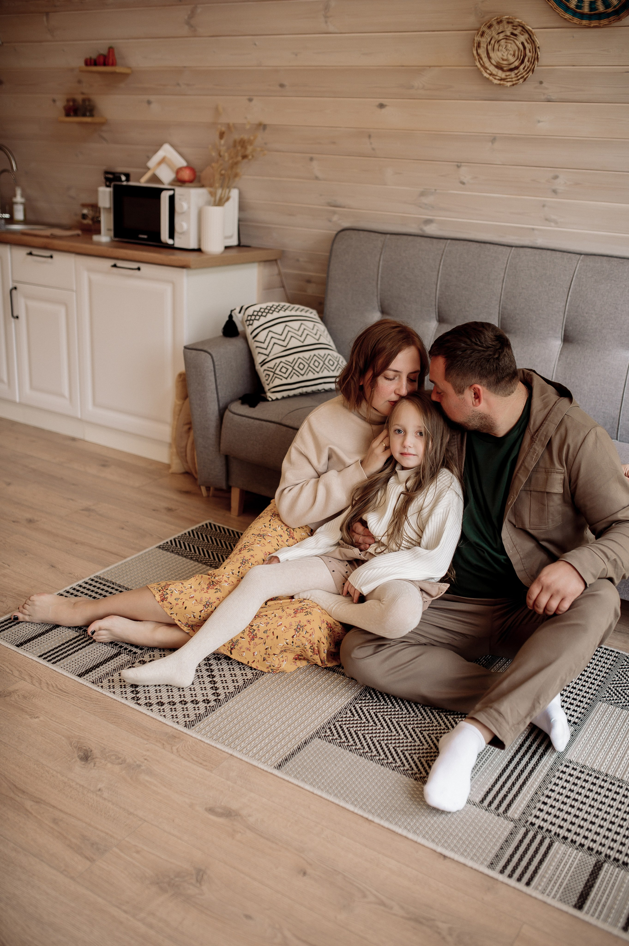 Катя, Дима, Настя и уютный домик. Фотограф Мария Стрелкова