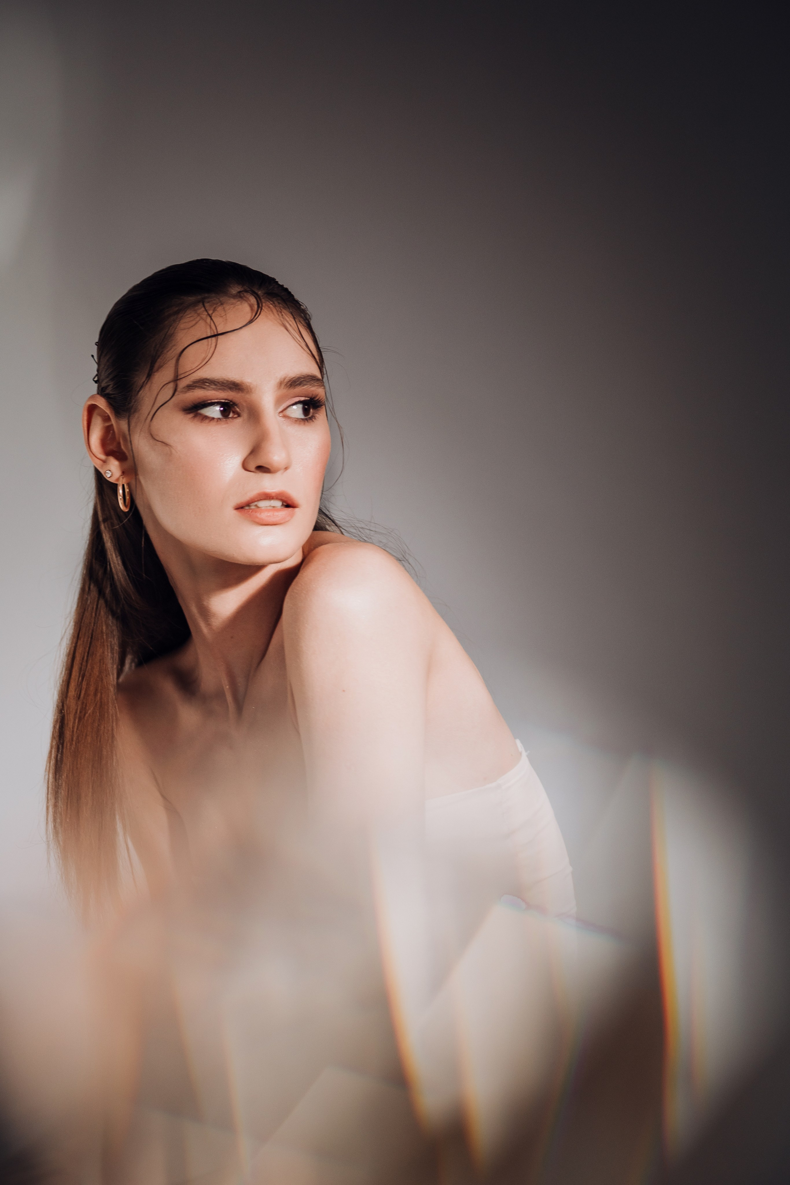 Студийная женская фотосессия с гибким зеркалом и цветным светом. Фотограф Ставрополь Пятигорск Елизавета Дарина