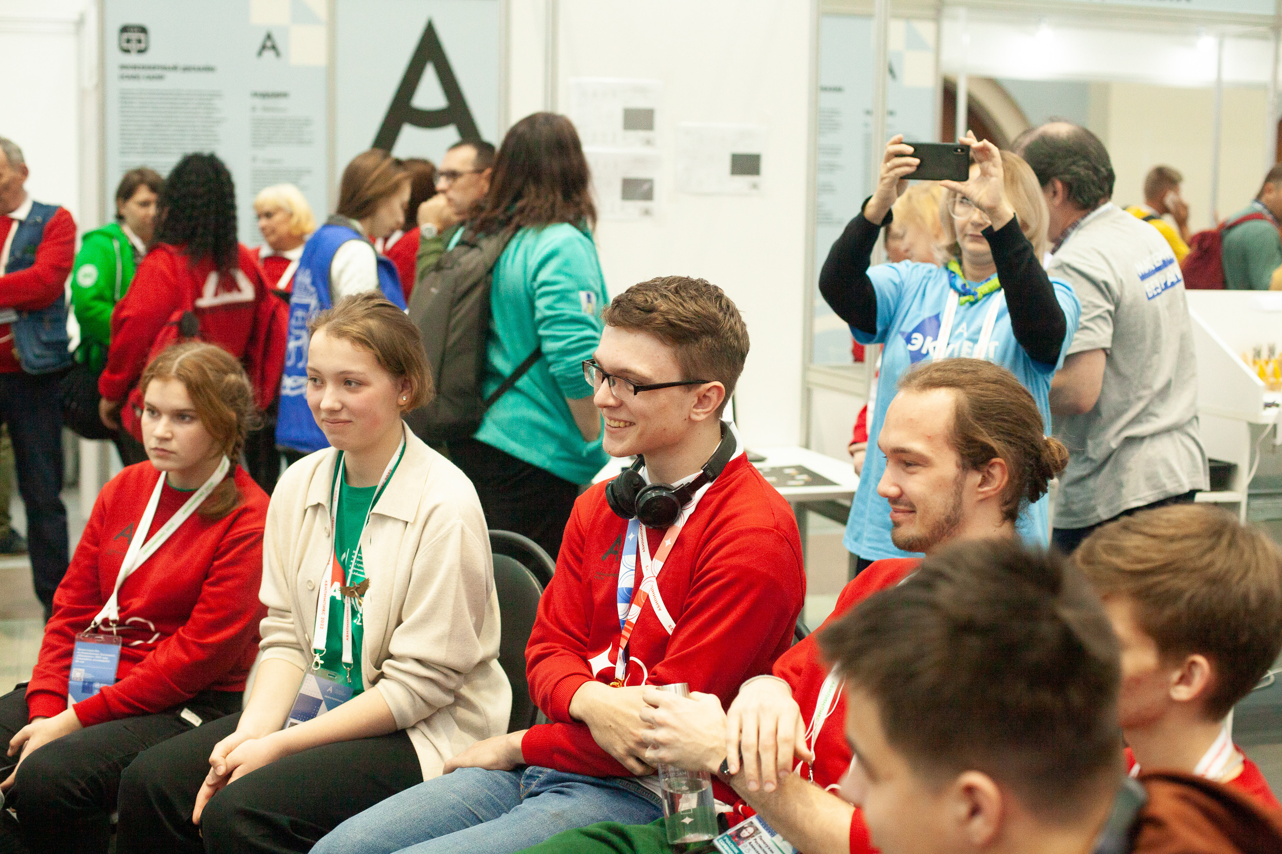 Настоящие эмоции без статичных поз. Фотограф на мероприятия — конференции, выставки, юбилеи, корпоративы