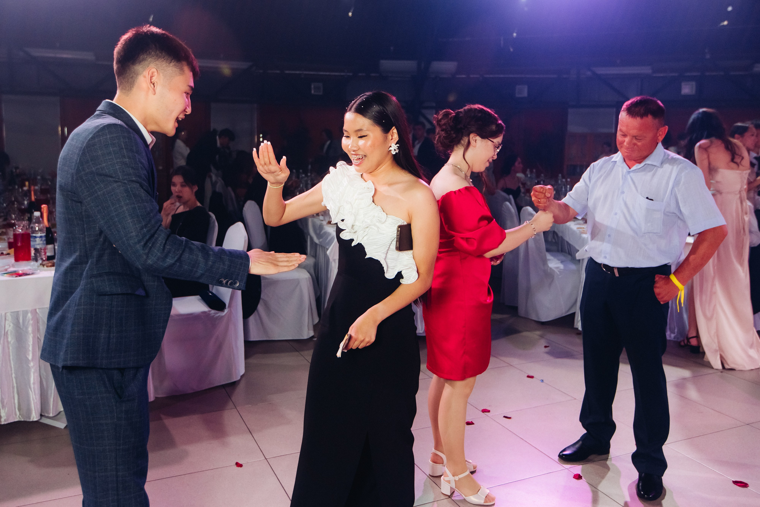 Выпускной вечер. 49 школа. Баран на корове. Свадебный и семейный фотограф в Улан-Удэ