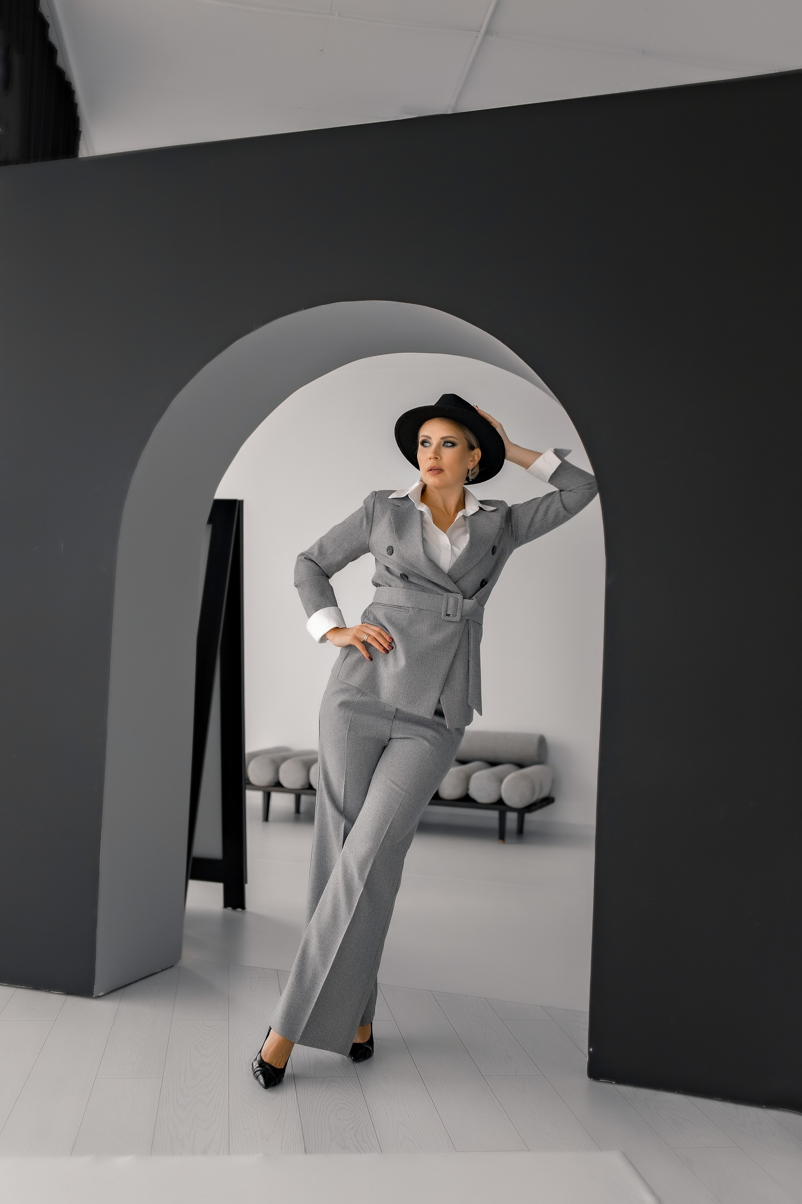 Женский портрет. Фотограф-стилист Крым Прокат одежды в Крыму. Фотосессии в Крыму