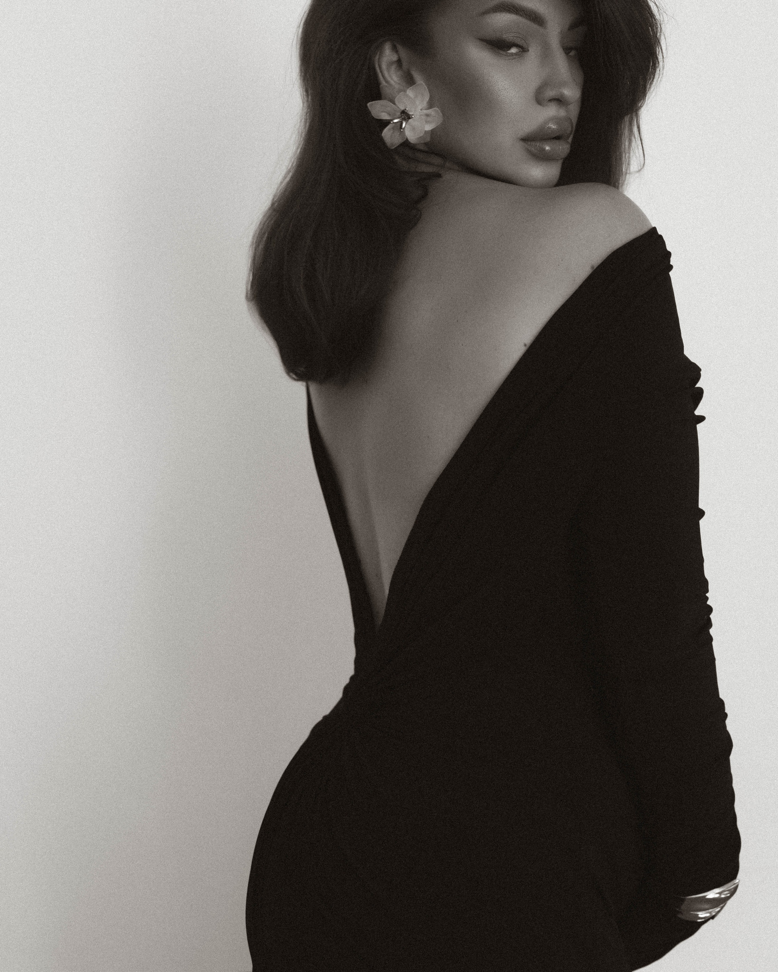 Girs. Male photographer