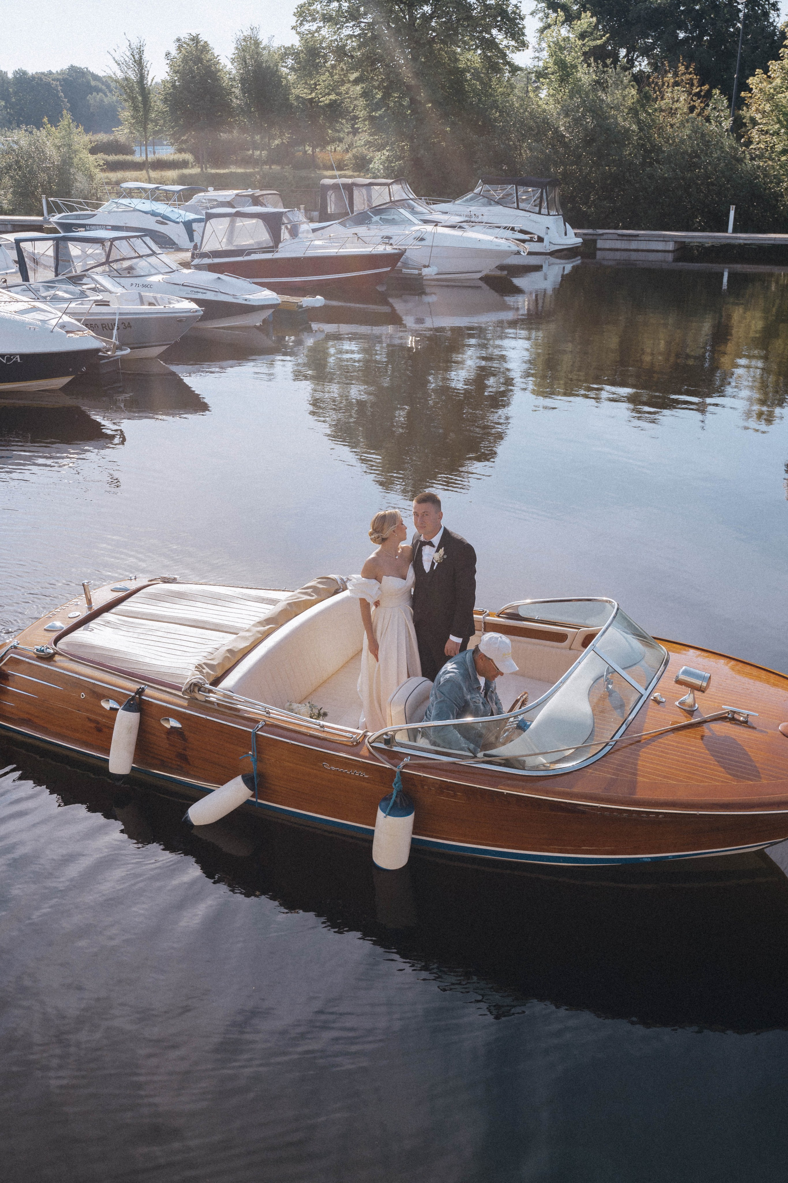 СВАДЕНБНАЯ СЬЕМКА НА КАТЕРЕ ПО КАНАЛАМ САНКТ-ПЕТЕРБУРГА И В АКВАТОРИИ НЕВЫ. Профессиональный фотограф, Санкт-Петербург — Виктория Богомолова