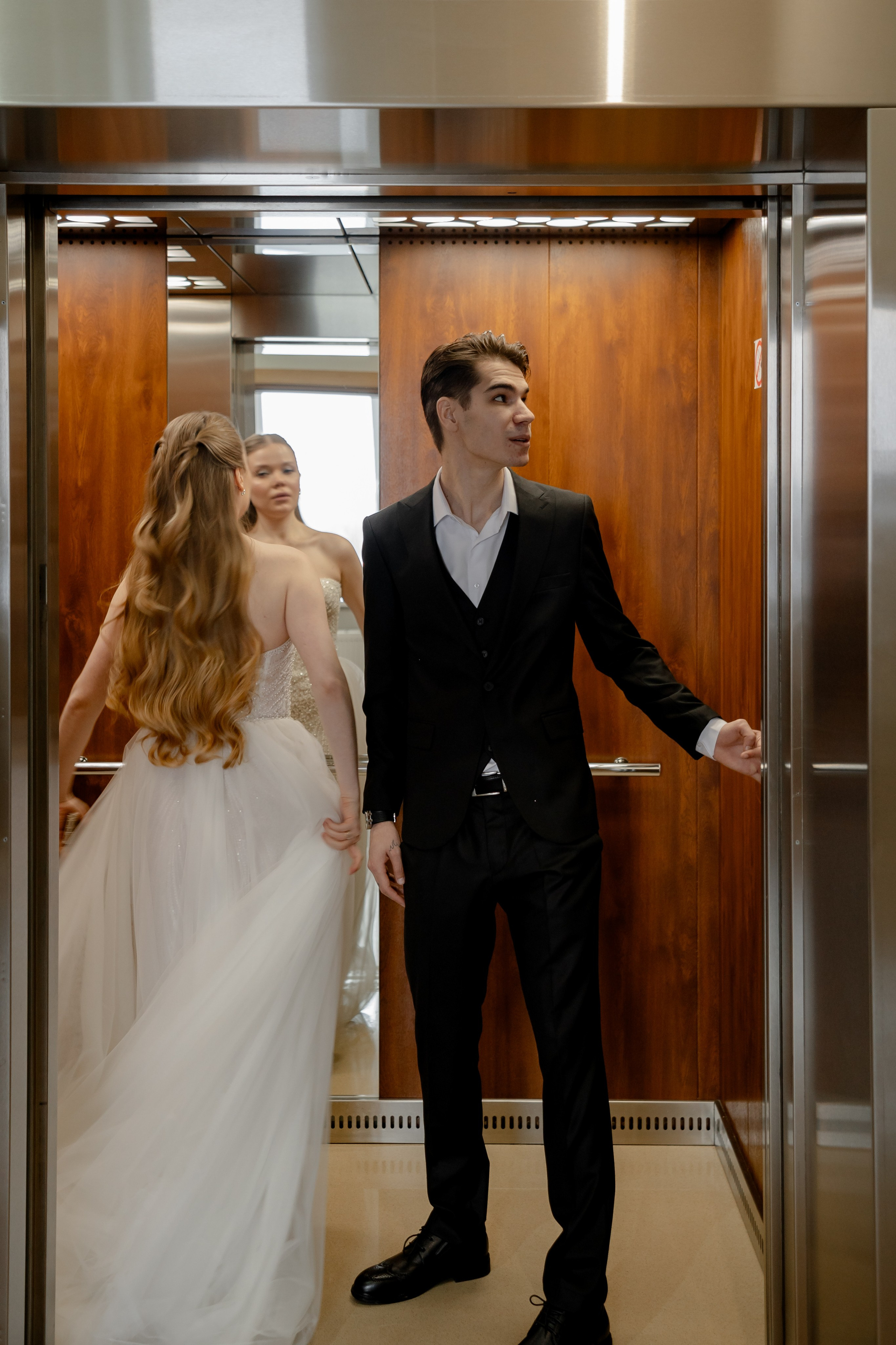 СВАДЕБНАЯ СЬЕМКА СБОРОВ В ОТЕЛЕ И ВЫЕЗД НА ЦЕРЕМОНИЮ (СНЯТО В СИБИРЕ В НИЖНЕВАРТОВСКЕ)М. Профессиональный фотограф, Санкт-Петербург — Виктория Богомолова