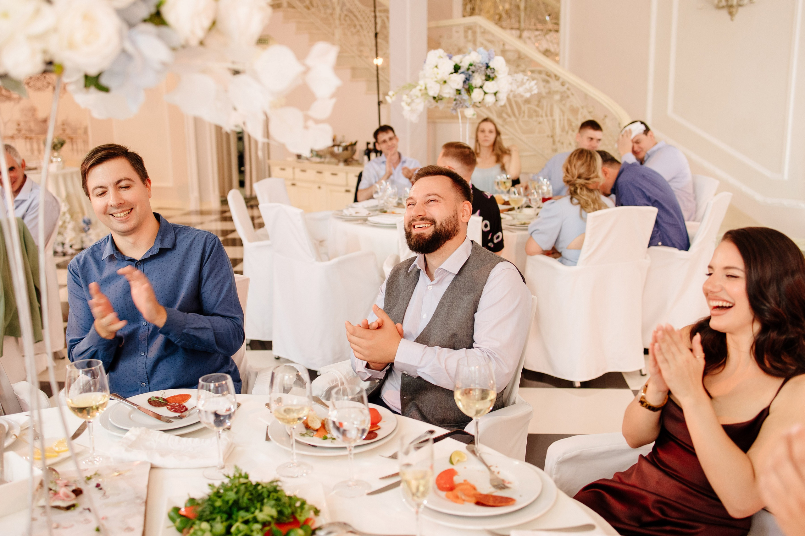 Свадебное утро в Hyatt Regency Хаятт Редженси, свадебная прогулка на Арме и банкет в О’Шалей. Свадебный и семейный фотограф Екатерина Иванова