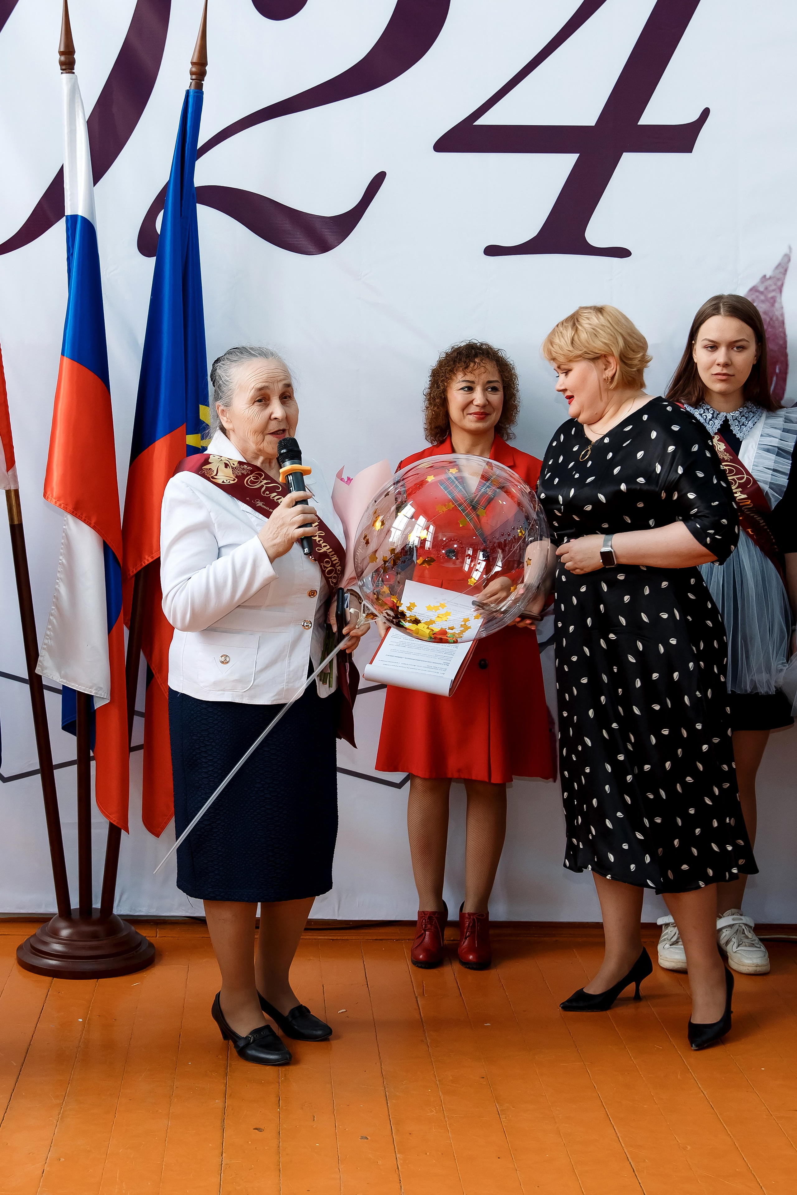 11 класс Последний звонок. Фотограф Любовь Корниенко, Примоский край