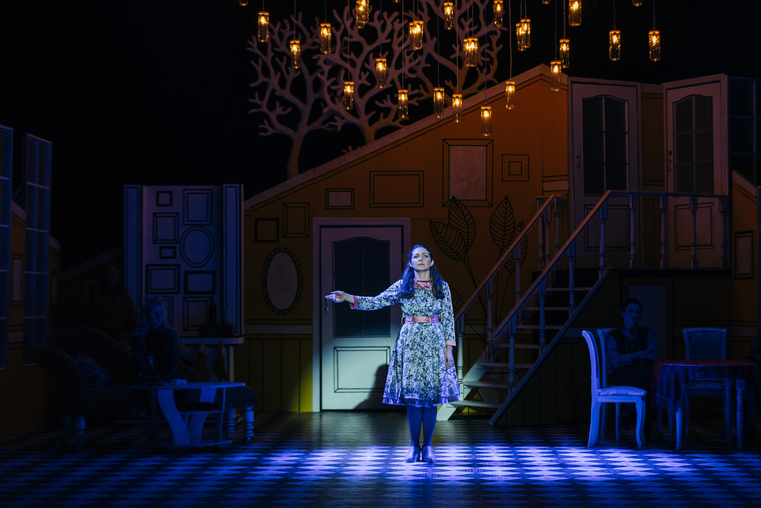 8 любящих женщин. Главная