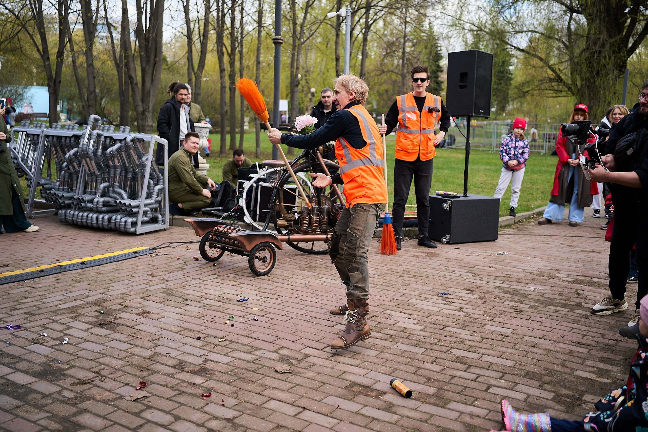 Субботник у Управления делами Мэра и Правительства Москвы. Фотограф и Видеограф в Москве. Олег Корушев