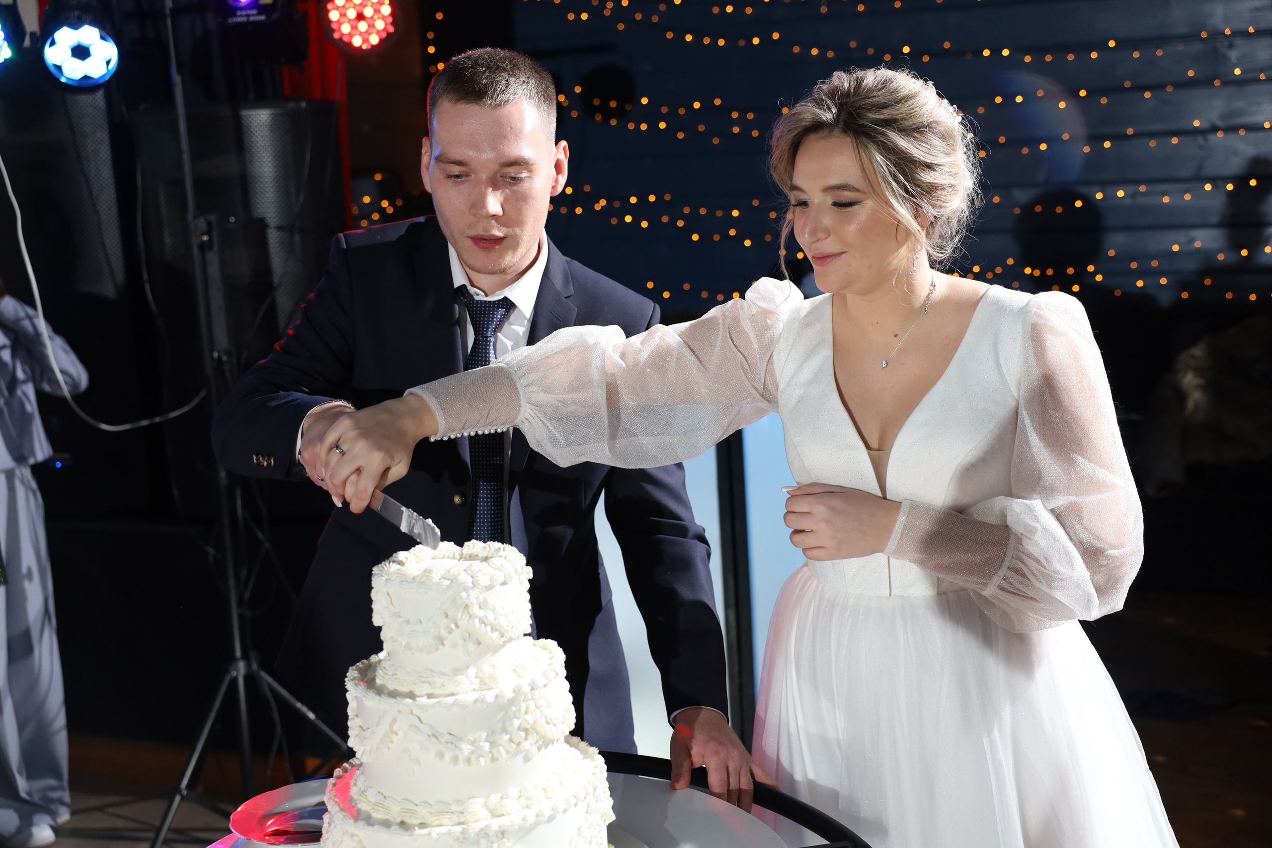 𝒜𝓇𝓉𝑒𝓂 & 𝐿𝓎𝓊𝓈𝓎𝒶 (𝓇𝑒𝓈𝓉𝒶𝓊𝓇𝒶𝓃𝓉). 𝑀𝑜𝓈𝒸𝑜𝓌. Свадебный фотограф в Санкт-Петербурге