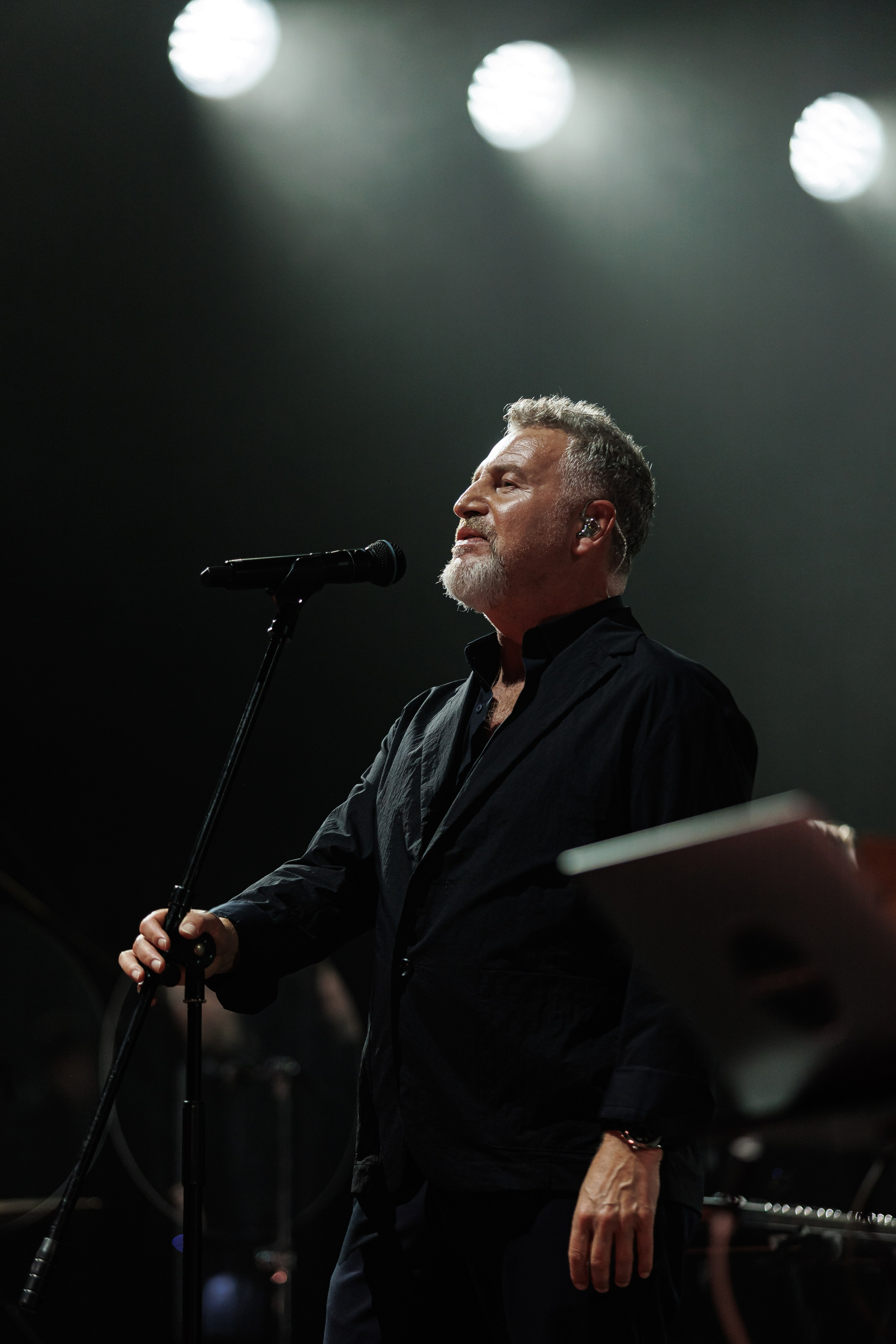 Concert Photography in Dubai — Anton Belyaev Live Performance. Evgen Yatsenko — Photographer in Dubai