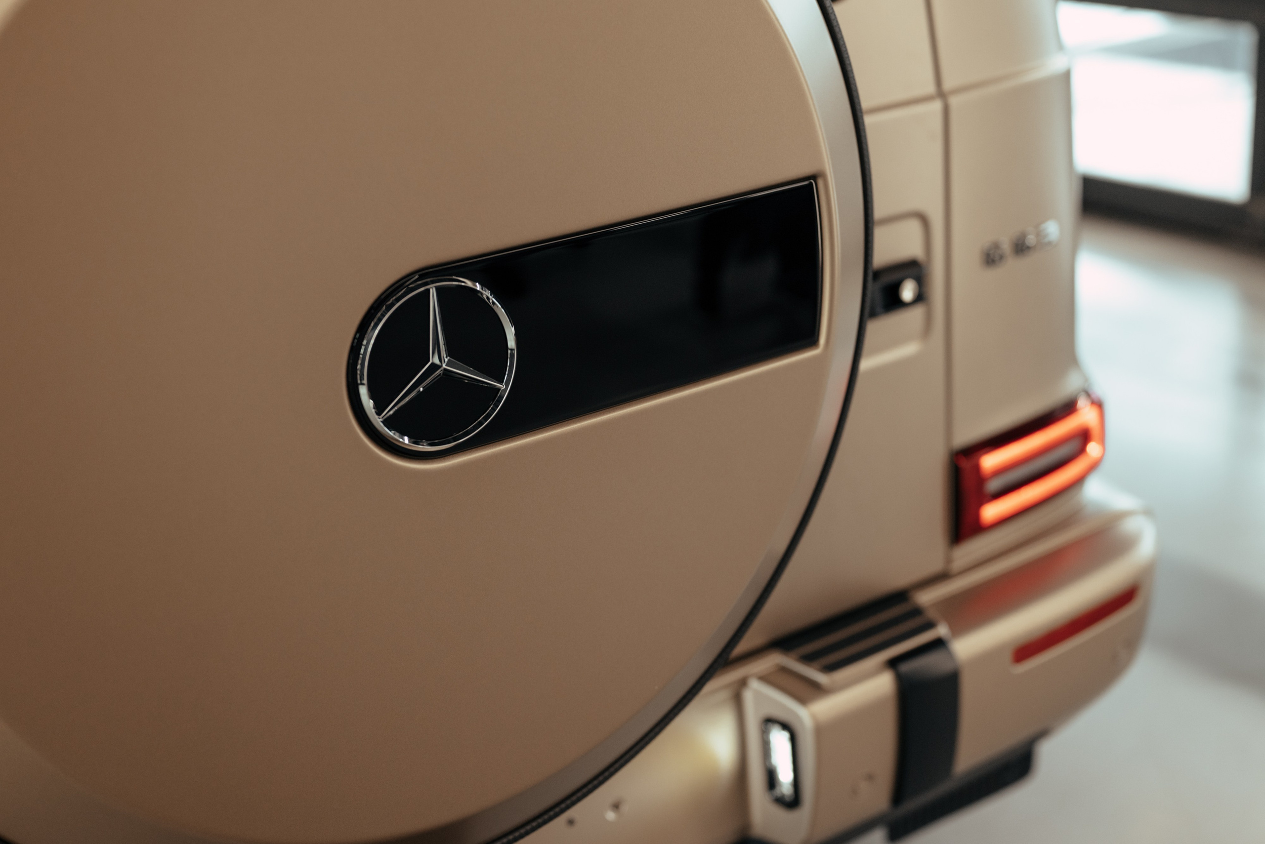 Mercedes G63 Gold. DeLorein