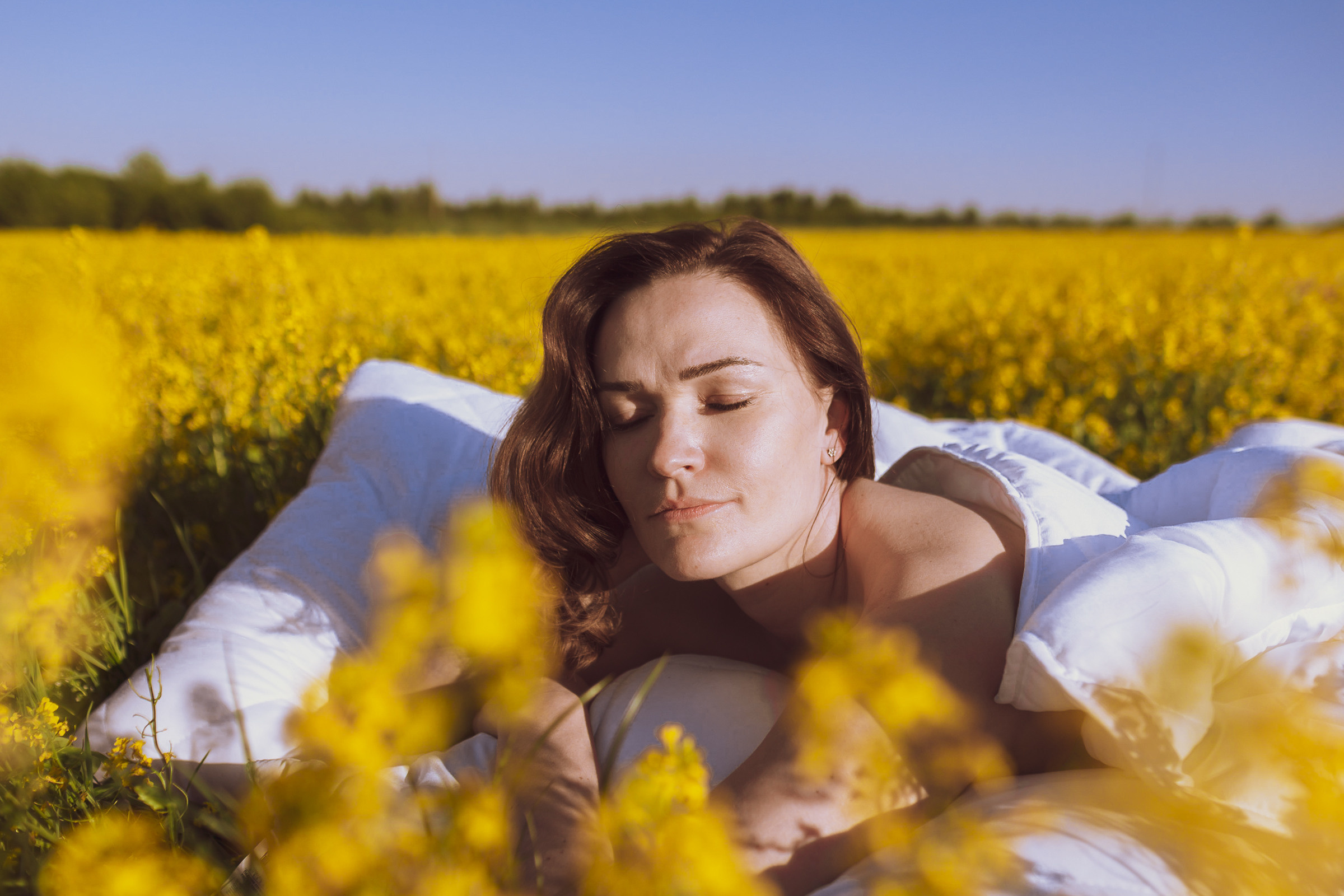 Женская фотосессия летом в цветущих полях Санкт-Петербург | Приозерск. Женский, семейный и контент фотограф Ирина Ульянова в Санкт-Петербурге