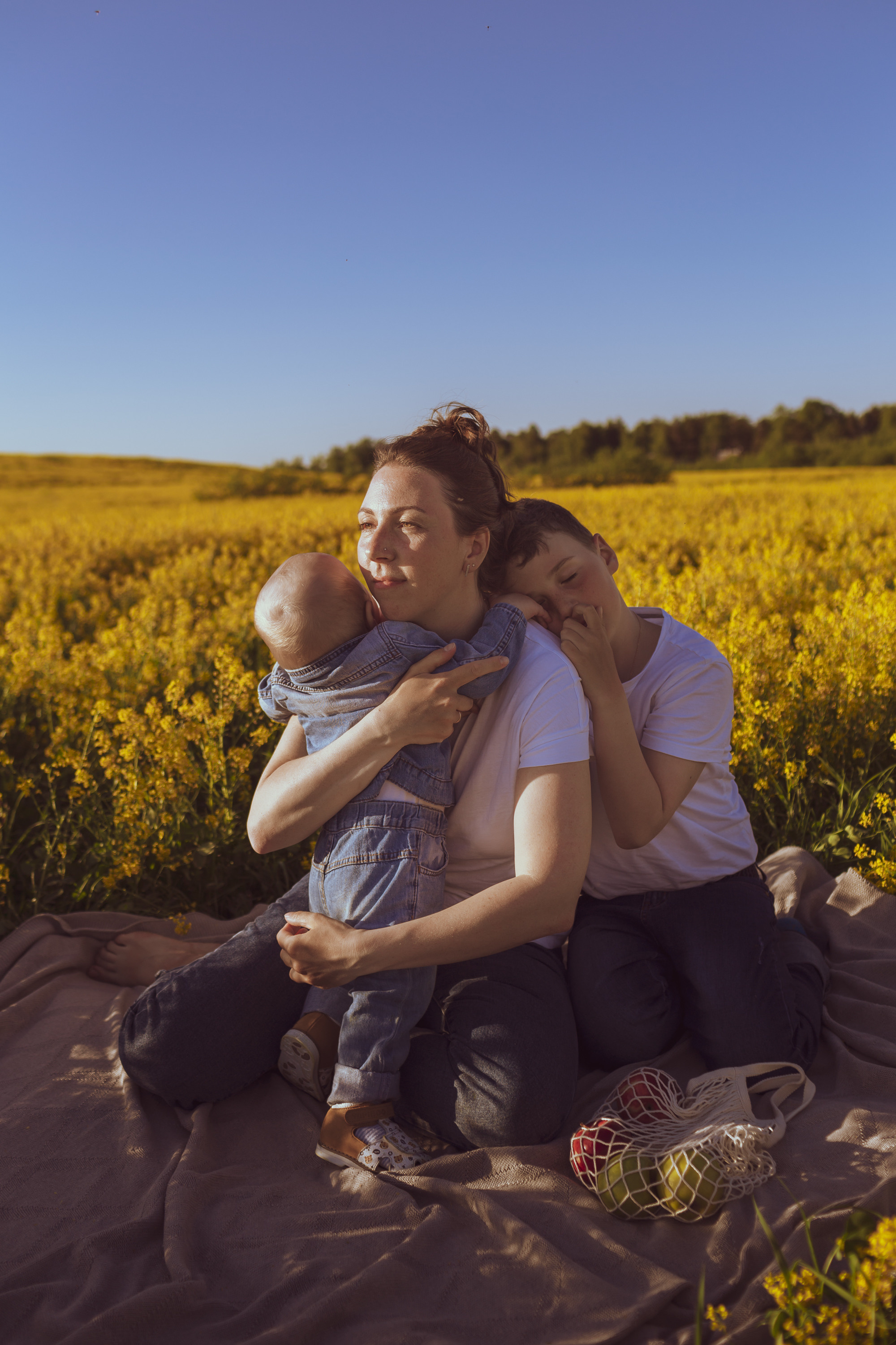 Фотосессия в поле с детьми | Елена, Приозерск. Женский, семейный и контент фотограф Ирина Ульянова в Санкт-Петербурге