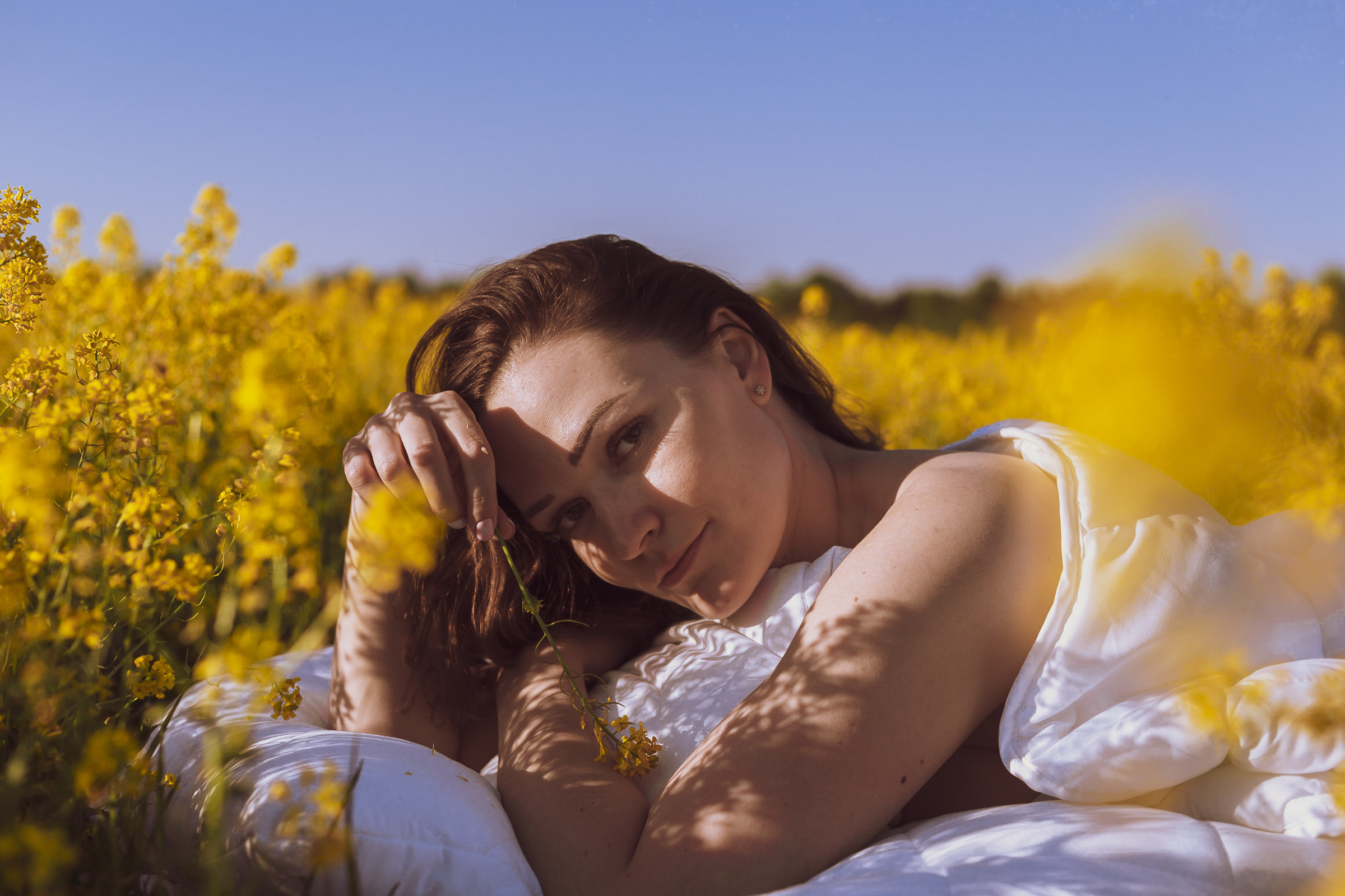 Женская фотосессия летом в цветущих полях Санкт-Петербург | Приозерск. Женский, семейный и контент фотограф Ирина Ульянова в Санкт-Петербурге