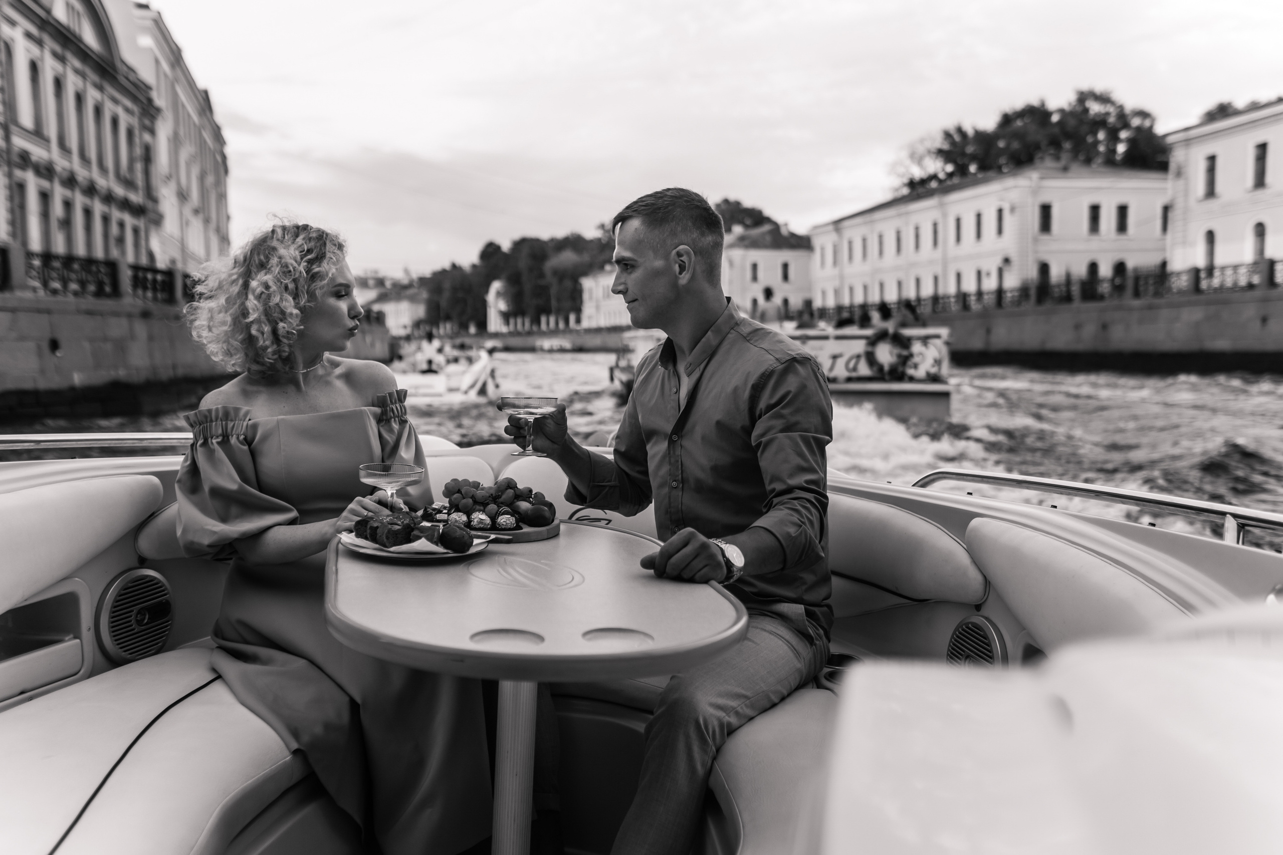 Фотосессия по рекам и каналам Санкт-Петербурга | СПб. Женский, семейный и контент фотограф Ирина Ульянова в Санкт-Петербурге