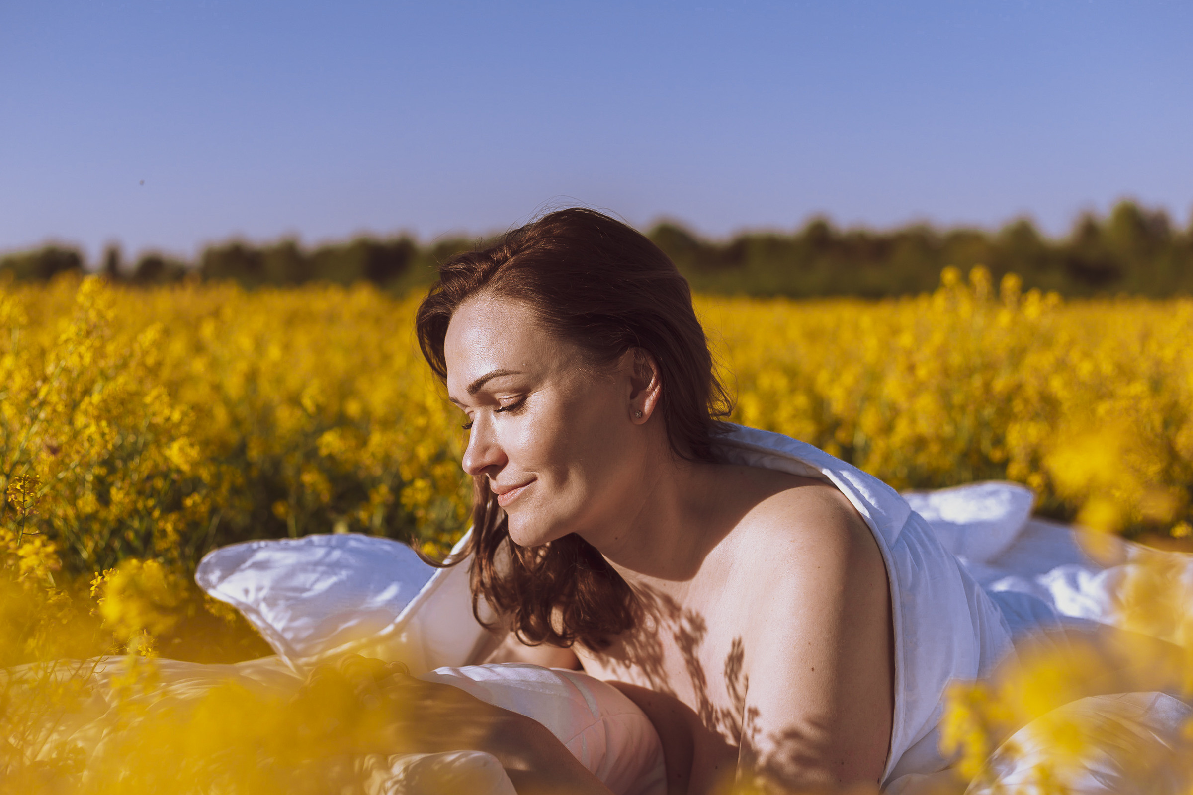 Женская фотосессия летом в цветущих полях Санкт-Петербург | Приозерск. Женский, семейный и контент фотограф Ирина Ульянова в Санкт-Петербурге
