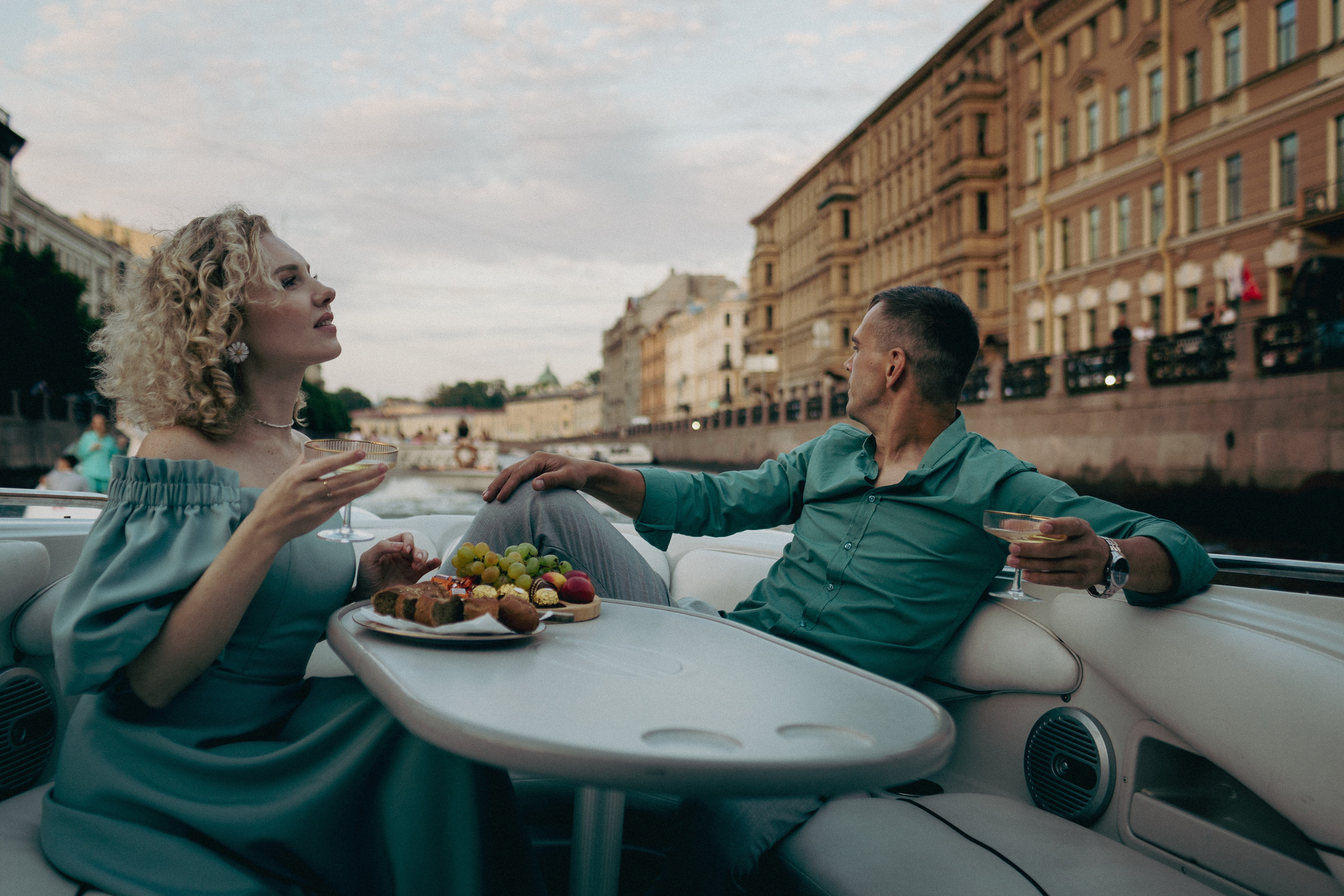 Фотосессия по рекам и каналам Санкт-Петербурга | СПб. Женский, семейный и контент фотограф Ирина Ульянова в Санкт-Петербурге