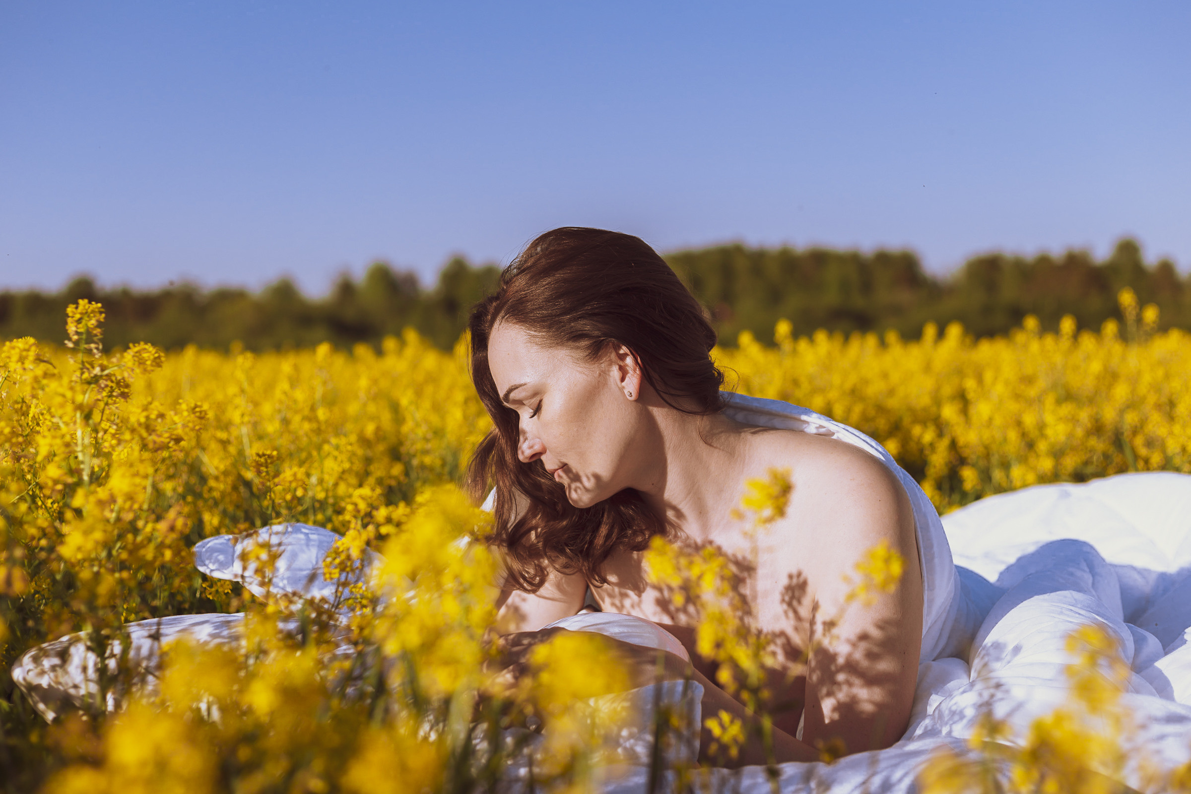 Женская фотосессия летом в цветущих полях Санкт-Петербург | Приозерск. Женский, семейный и контент фотограф Ирина Ульянова в Санкт-Петербурге