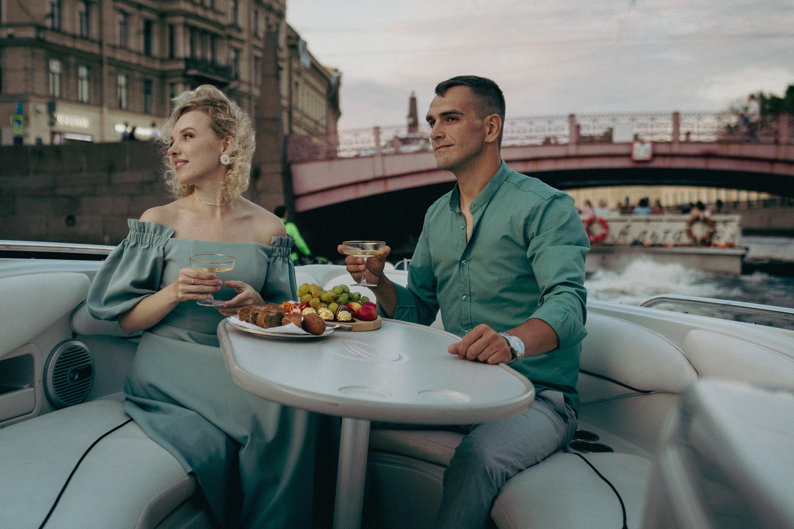 Фотосессия по рекам и каналам Санкт-Петербурга | СПб. Женский, семейный и контент фотограф Ирина Ульянова в Санкт-Петербурге