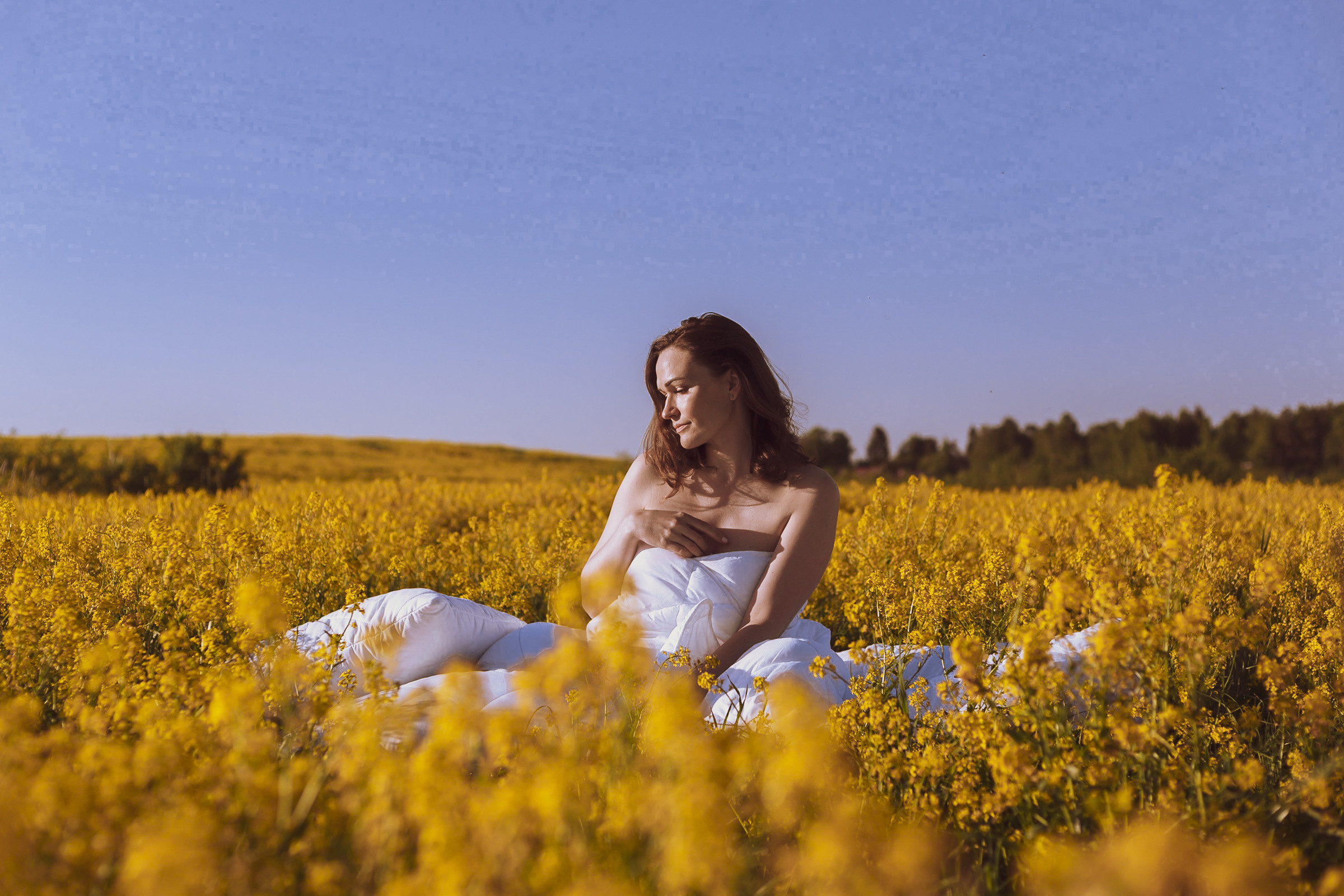 Женская фотосессия летом в цветущих полях Санкт-Петербург | Приозерск. Женский, семейный и контент фотограф Ирина Ульянова в Санкт-Петербурге