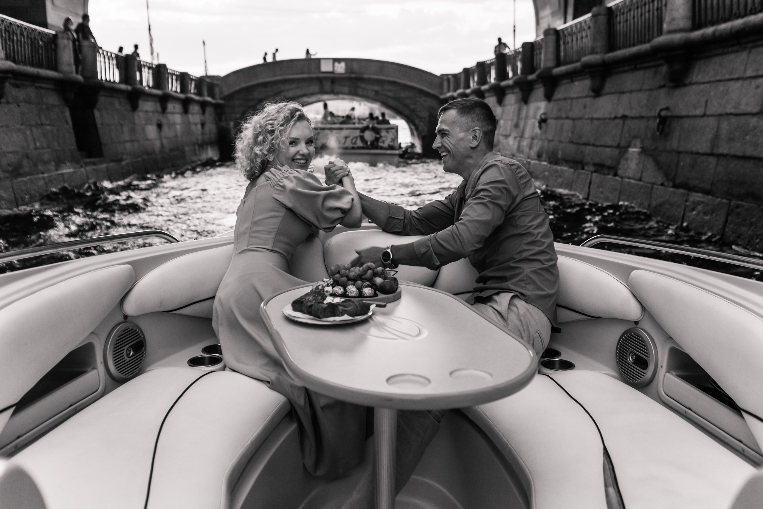 Фотосессия по рекам и каналам Санкт-Петербурга | СПб. Женский, семейный и контент фотограф Ирина Ульянова в Санкт-Петербурге