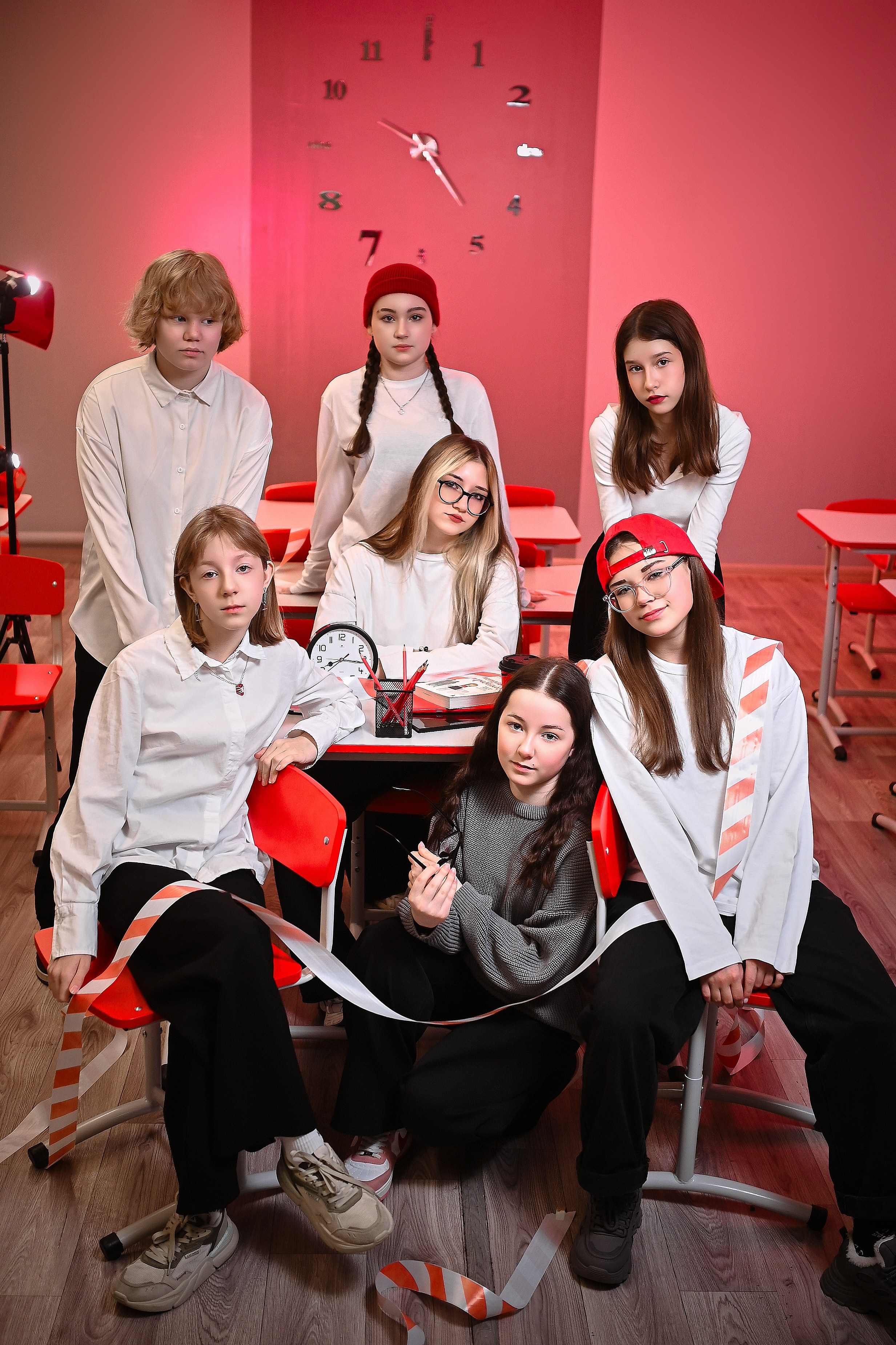 Фотосессия в школе. Выпускной альбом в 4 классе. Начальная школа, выпускной альбом 4 класса. Стильная школьная фотосессия. Фотосессия школьников в школе