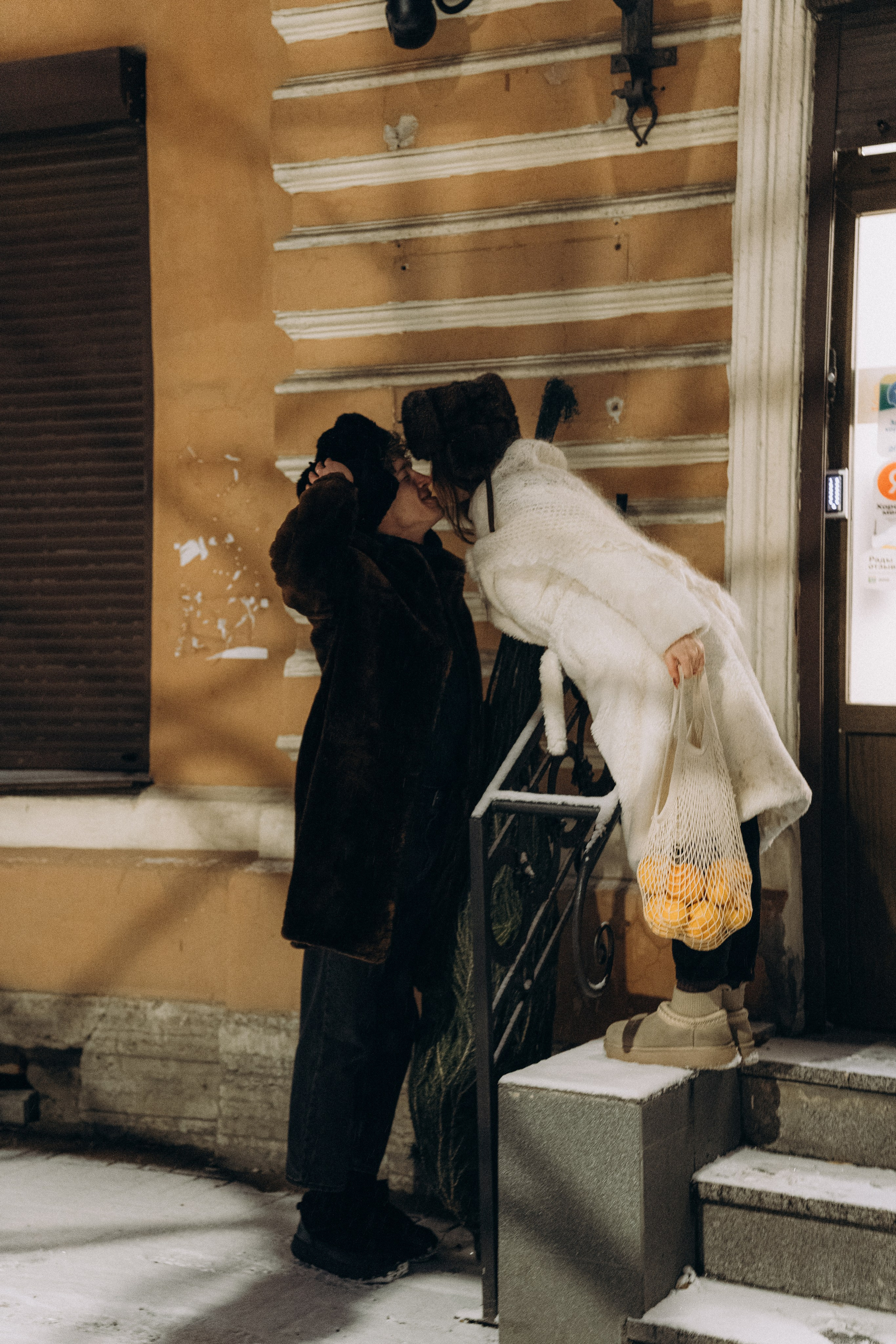 НОВОГОДНЯЯ ПРОГУЛКА ПАРЫ ПО ЧЕРНЫШЕВСКОЙ ПЕРЕД НОВЫМ ГОДОМ. Профессиональный фотограф, Санкт-Петербург — Виктория Богомолова