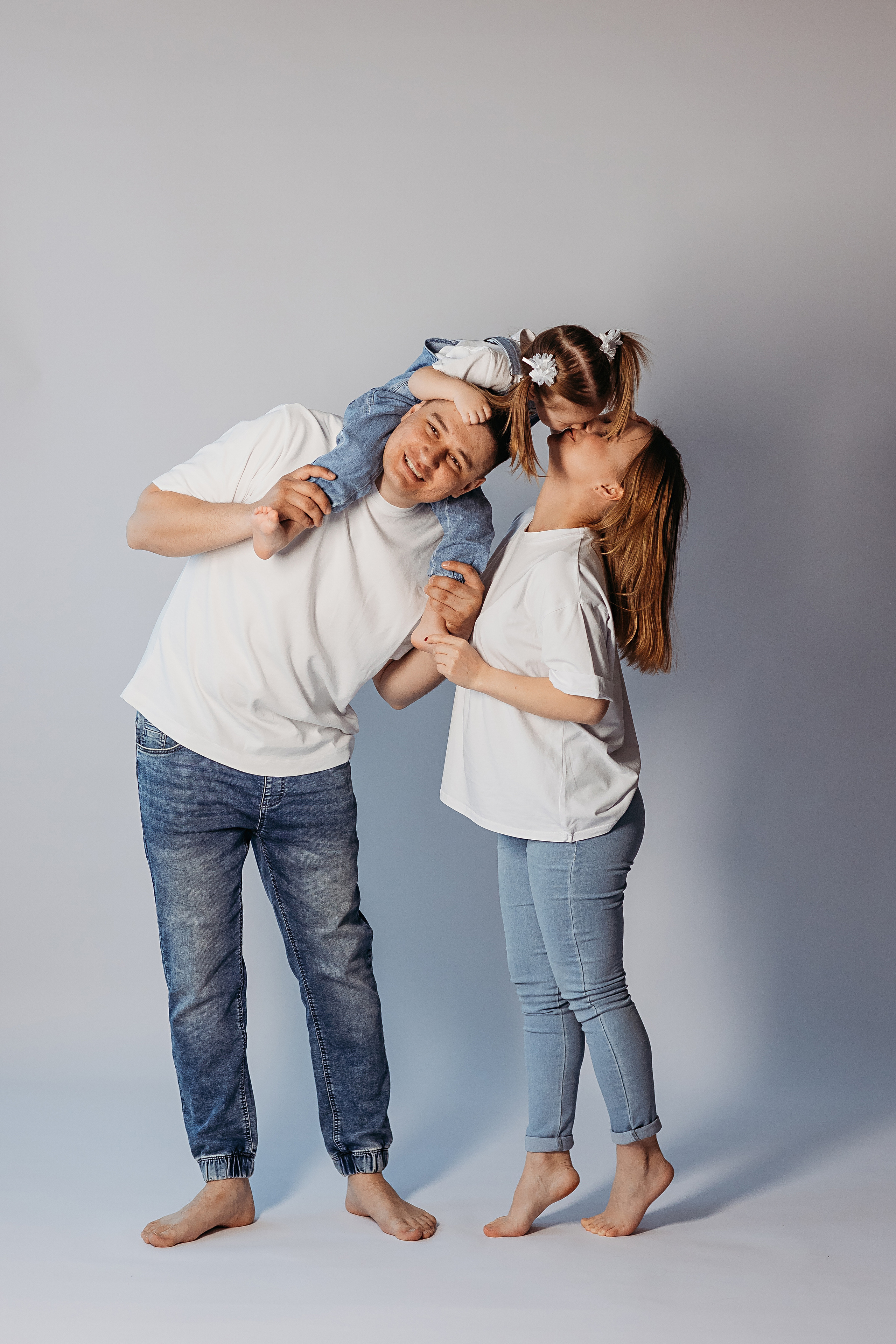 На фотофонах. Семейный фотограф Тюмень, фотограф на роды Салмина Мария