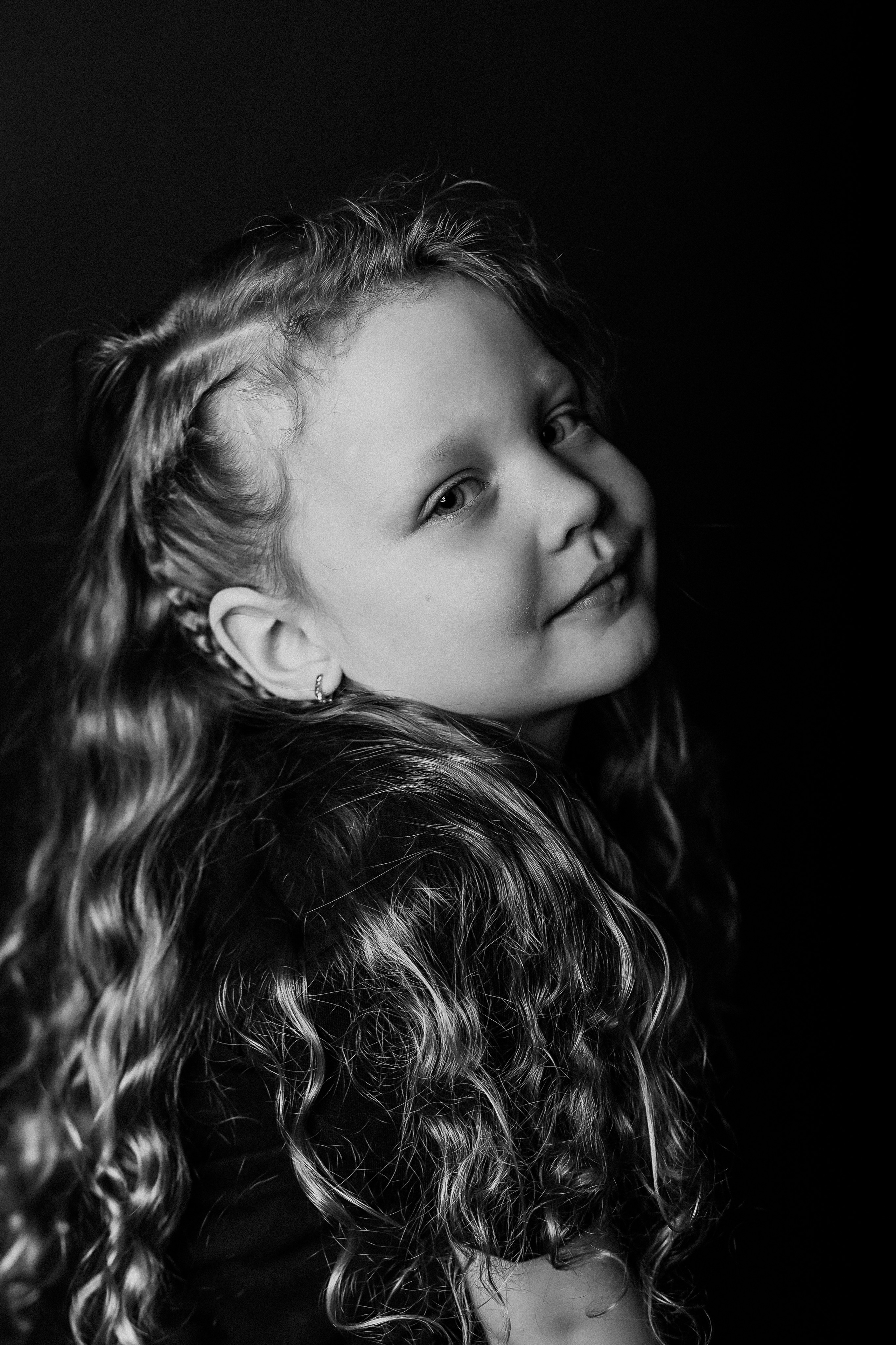 Черный фон фотопроект. Семейный фотограф Тюмень, фотограф на роды Салмина Мария