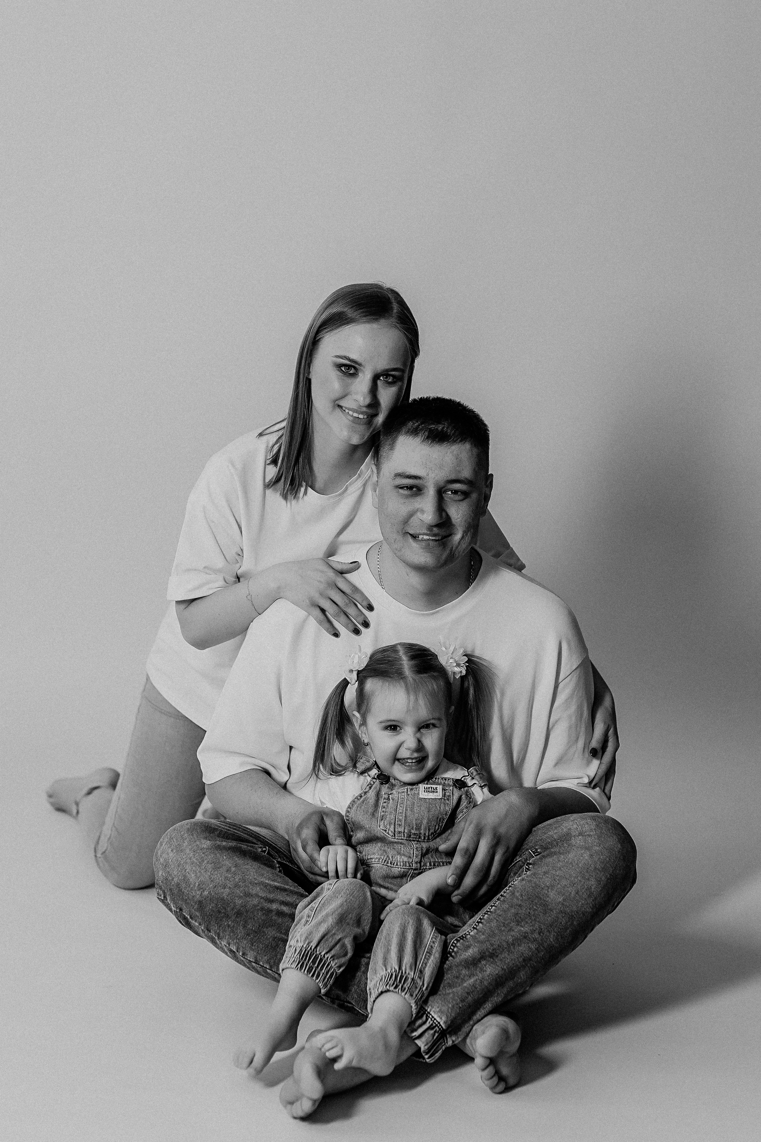 На фотофонах. Семейный фотограф Тюмень, фотограф на роды Салмина Мария