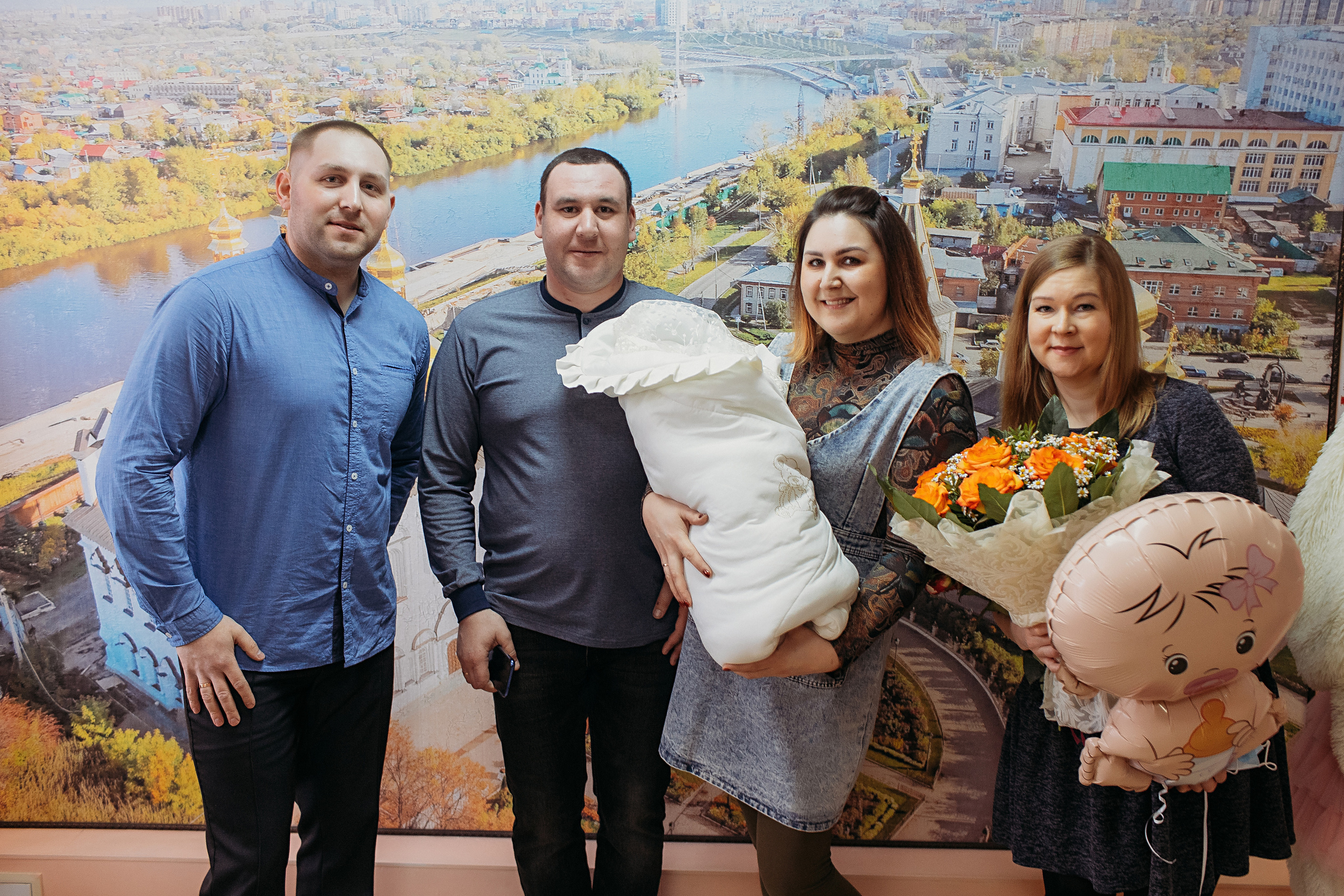 Выписка с палатой. Семейный фотограф Тюмень, фотограф на роды Салмина Мария