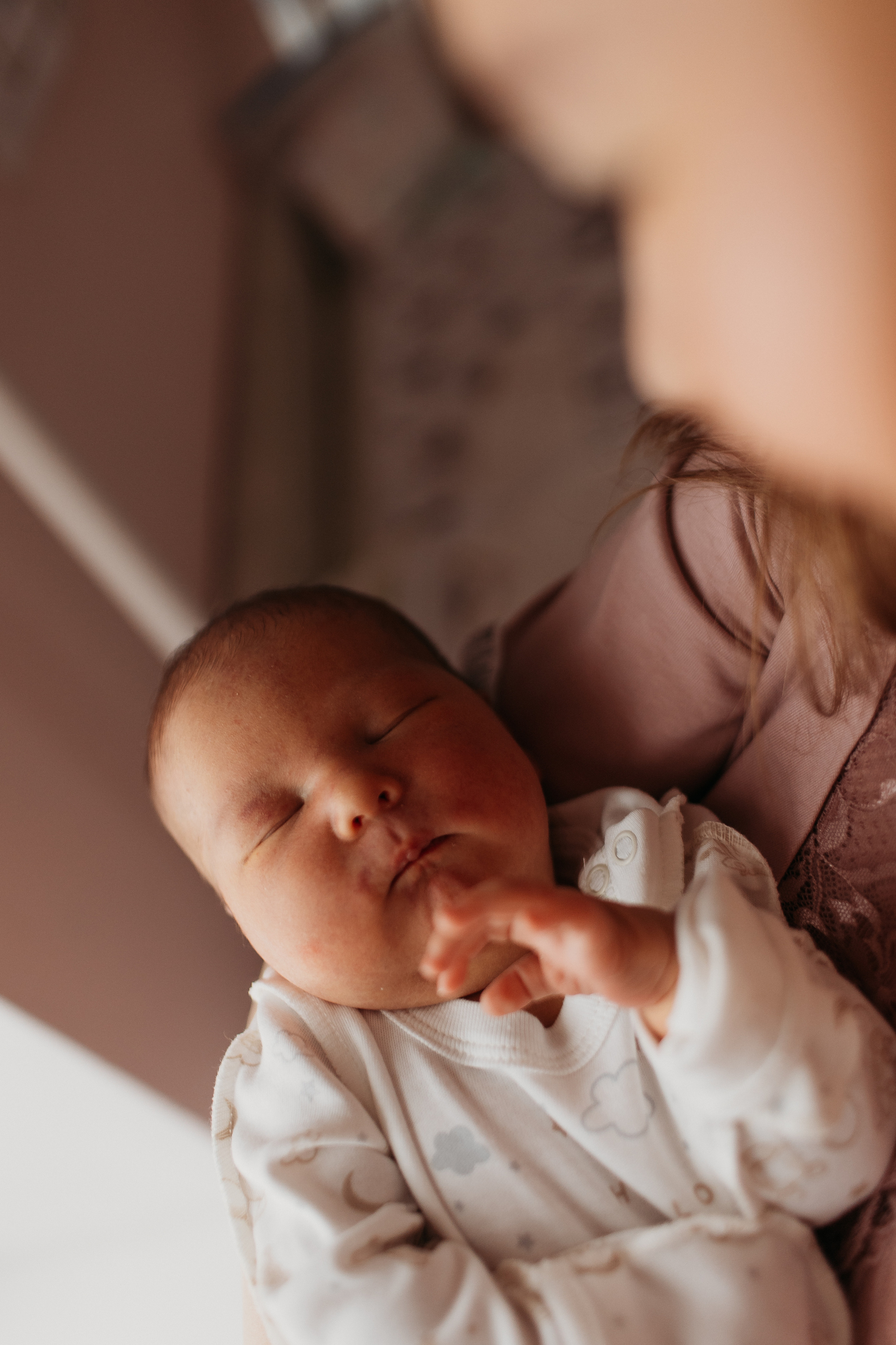 Выписка с палатой. Семейный фотограф Тюмень, фотограф на роды Салмина Мария