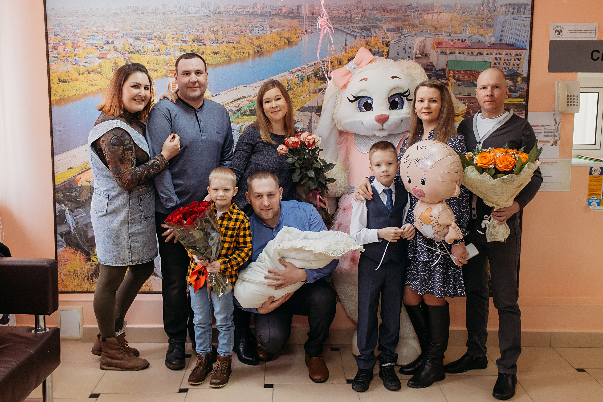 Выписка с палатой. Семейный фотограф Тюмень, фотограф на роды Салмина Мария