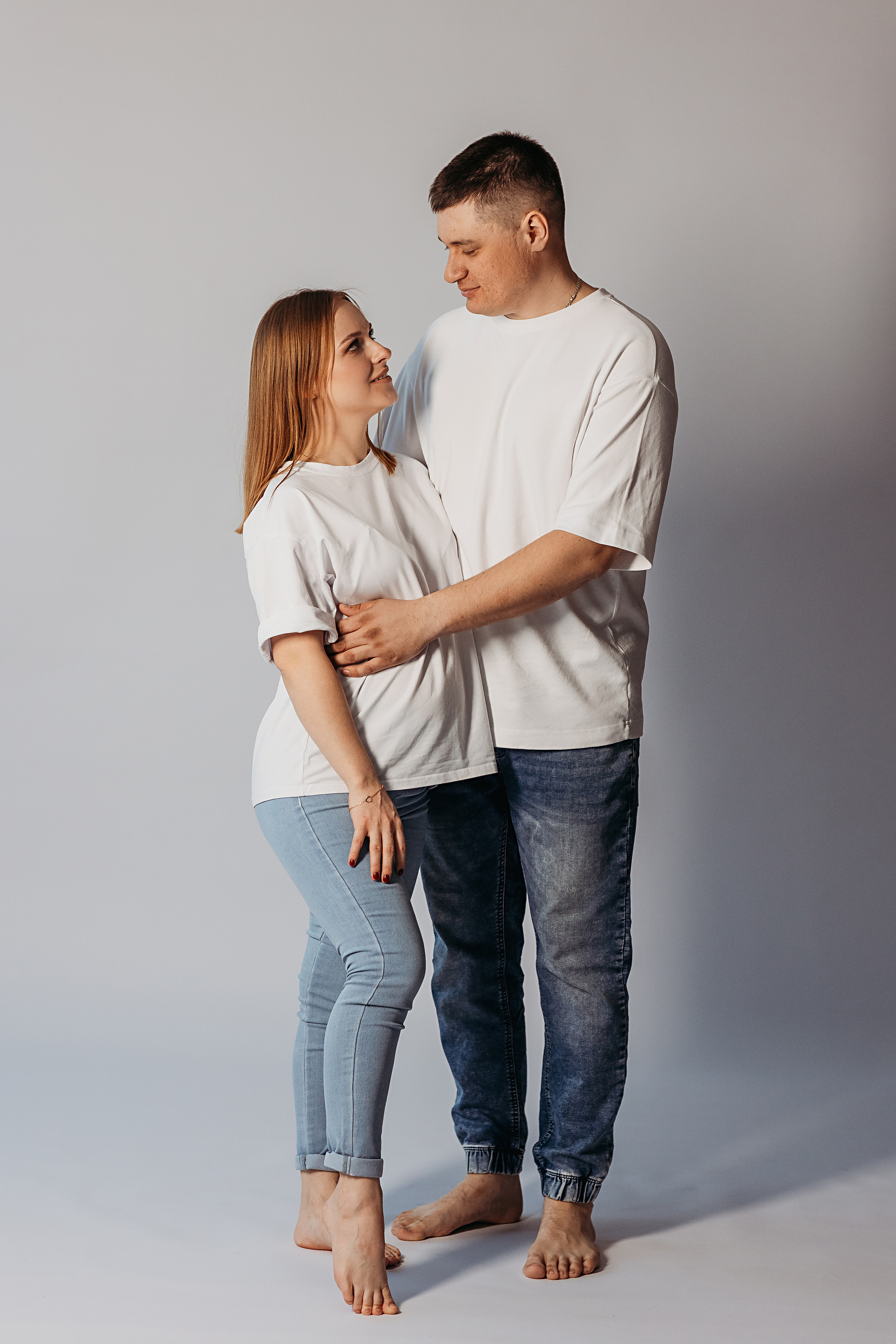 На фотофонах. Семейный фотограф Тюмень, фотограф на роды Салмина Мария