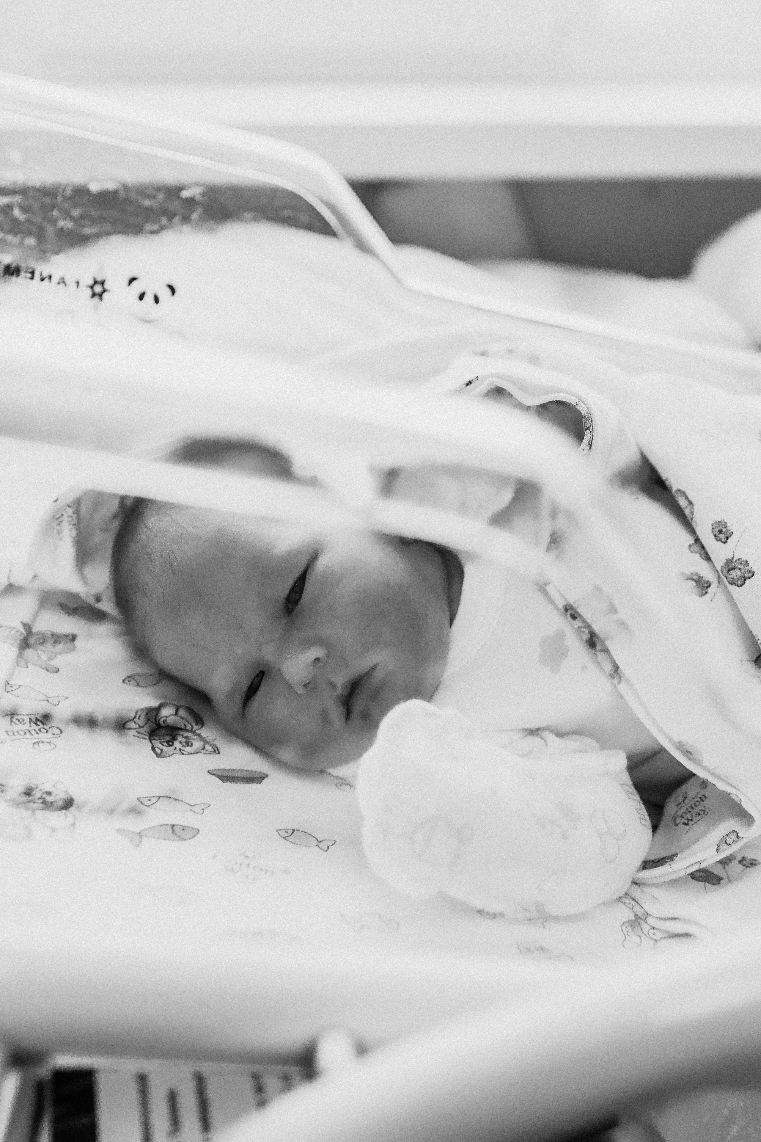 Выписка с палатой. Семейный фотограф Тюмень, фотограф на роды Салмина Мария