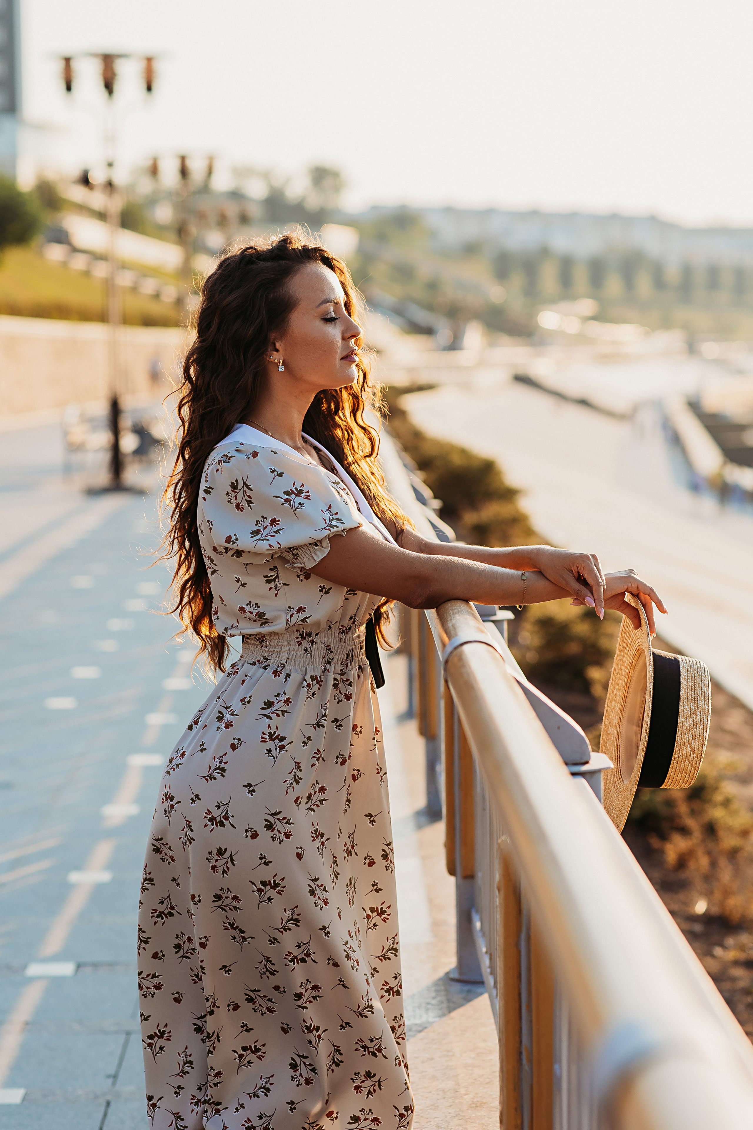Набережная на закате. Семейный фотограф Тюмень, фотограф на роды Салмина Мария