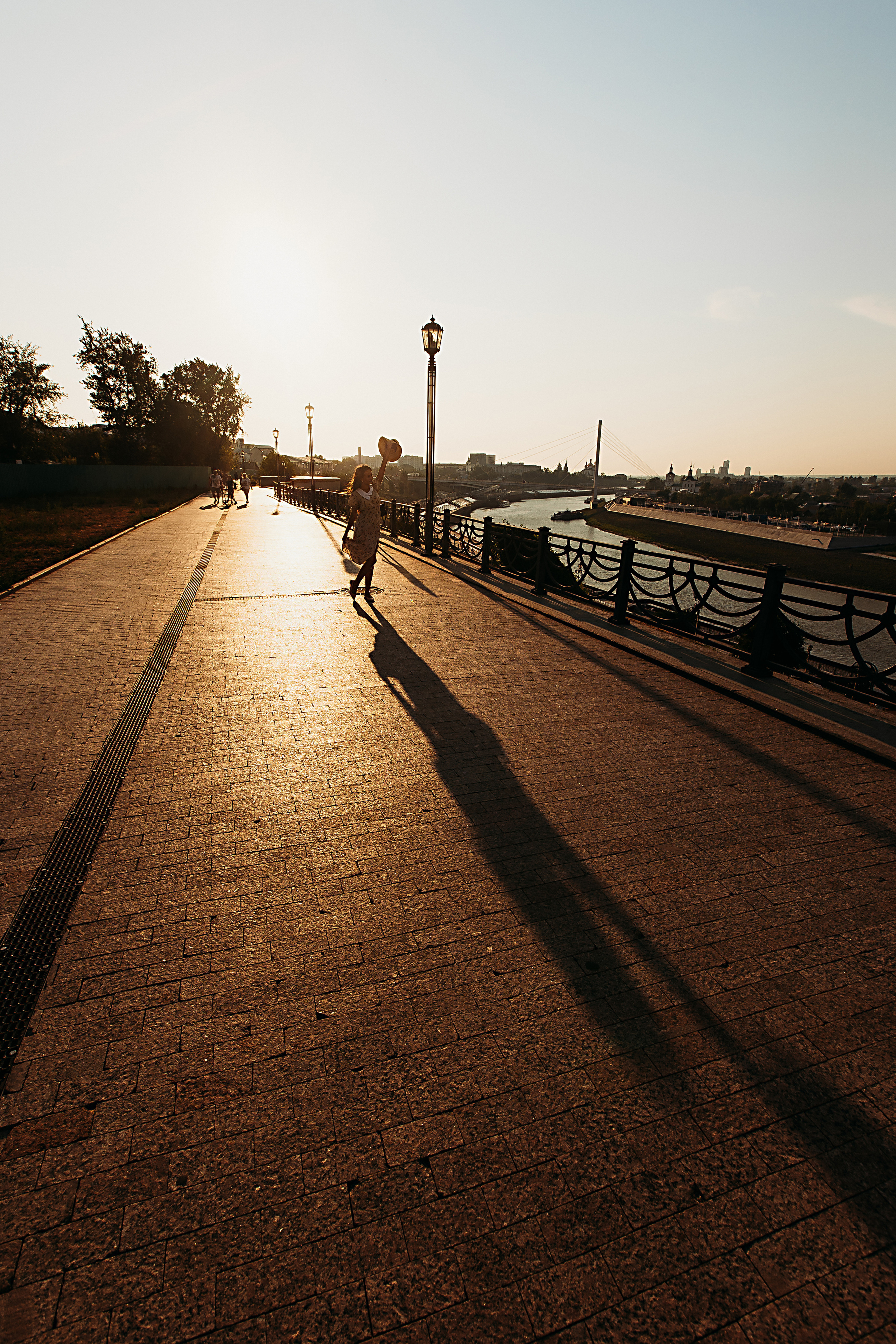 Набережная на закате. Семейный фотограф Тюмень, фотограф на роды Салмина Мария
