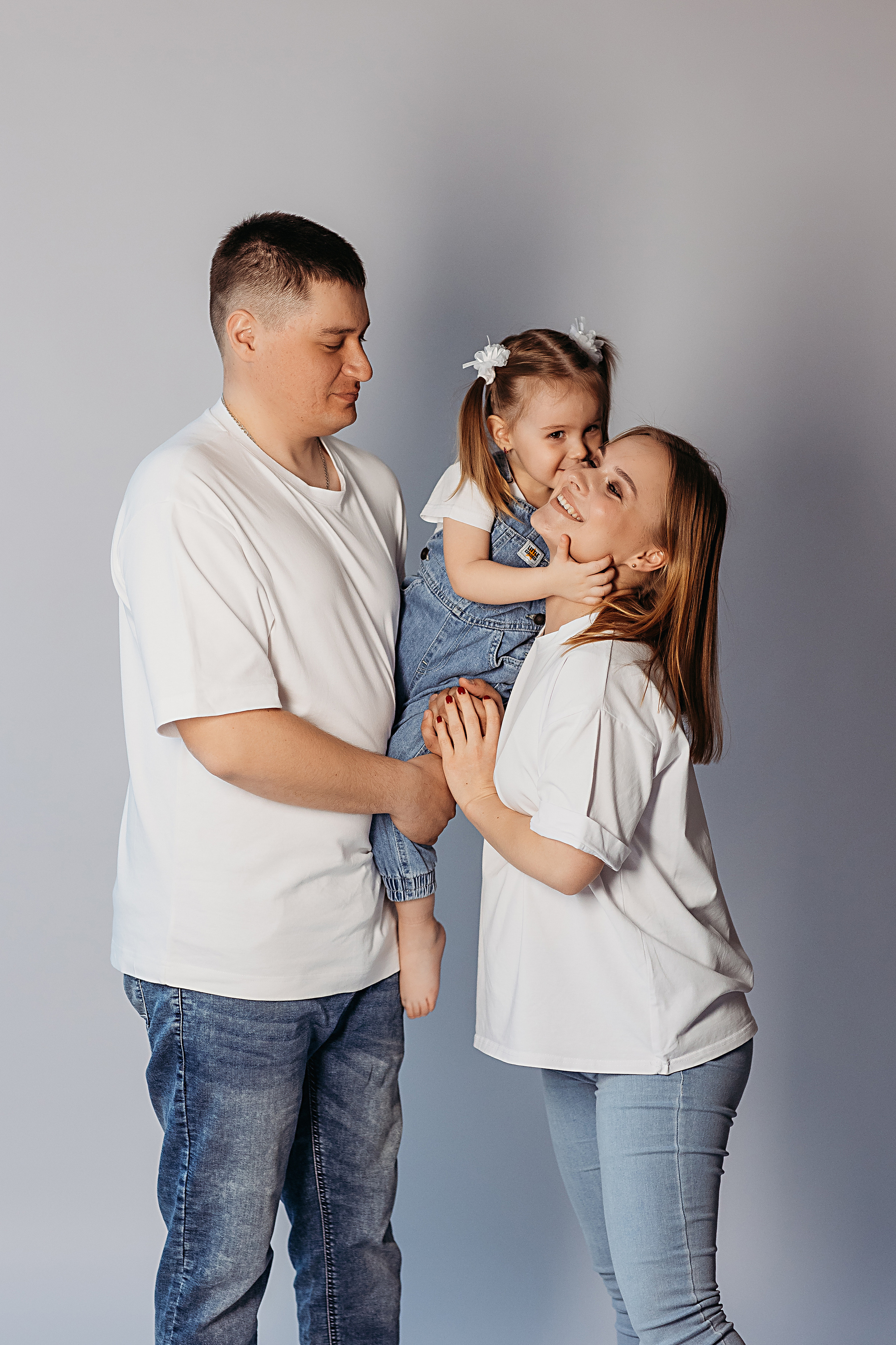 На фотофонах. Семейный фотограф Тюмень, фотограф на роды Салмина Мария